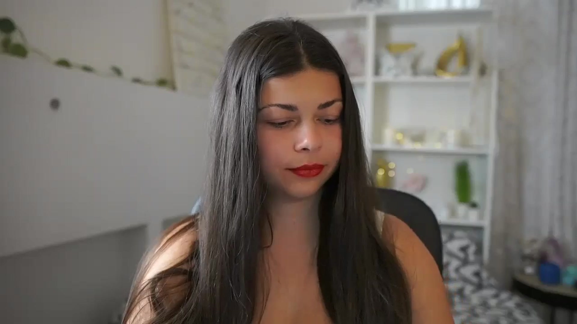Gallery image thumbnail from Jaclyn__Case's myfreecams stream on, 06/19/2024, 17:28 image 6 of 20
