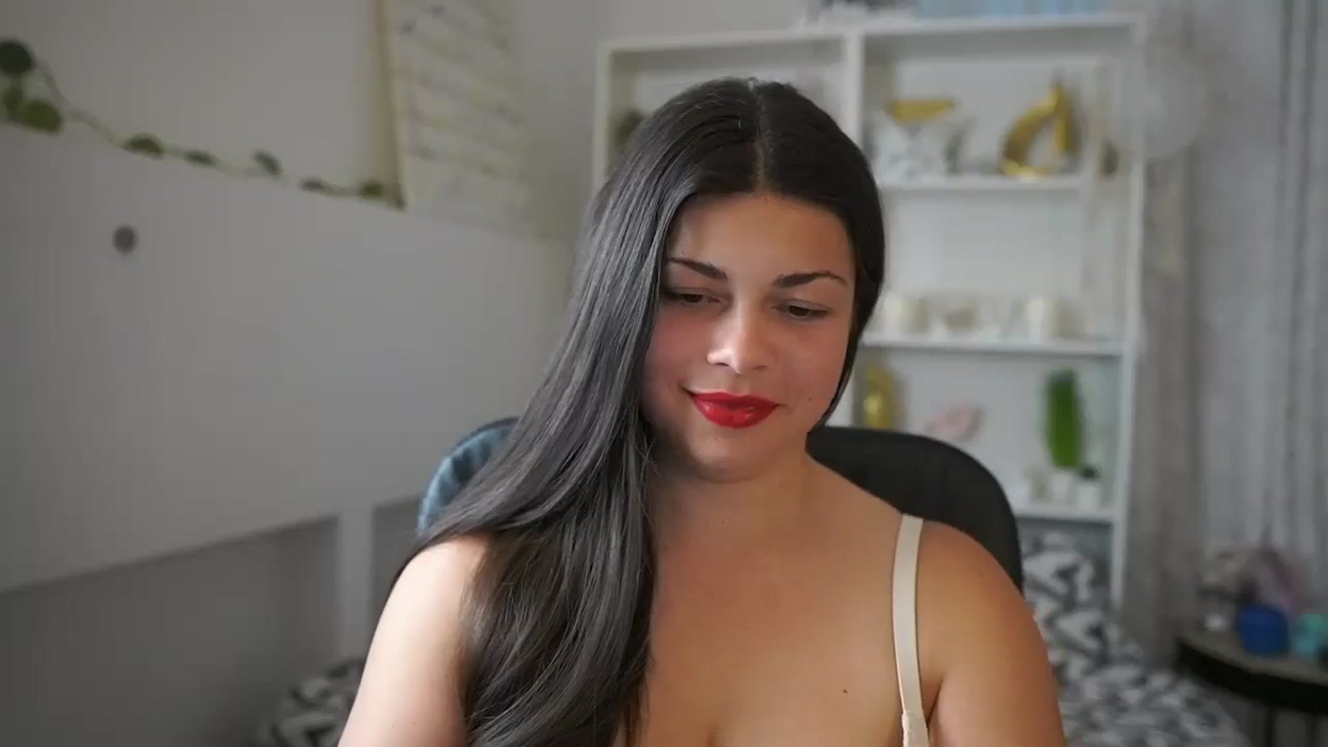 Gallery image thumbnail from Jaclyn__Case's myfreecams stream on, 06/19/2024, 18:03 image 12 of 20