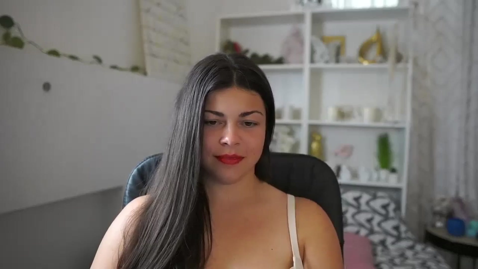 Gallery image thumbnail from Jaclyn__Case's myfreecams stream on, 06/20/2024, 15:15 image 6 of 20