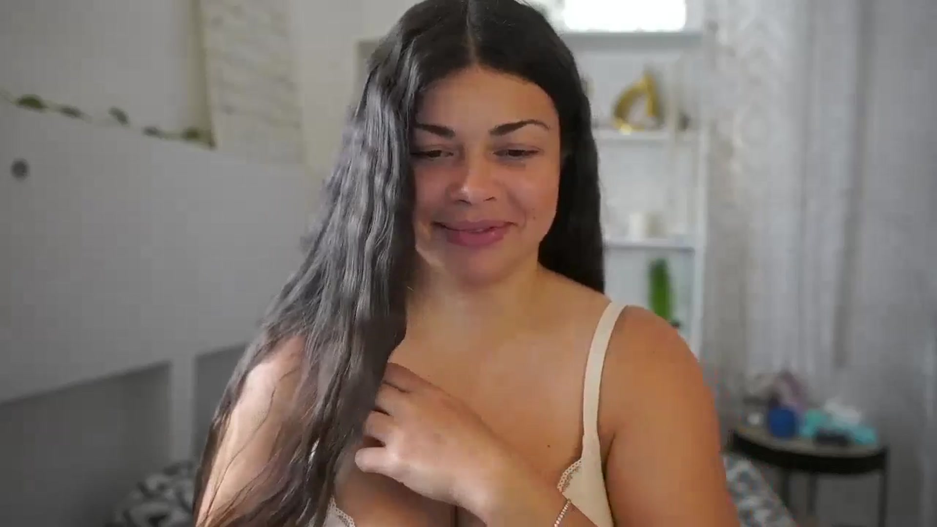 Gallery image thumbnail from Jaclyn__Case's myfreecams stream on, 06/21/2024, 09:20 image 10 of 20