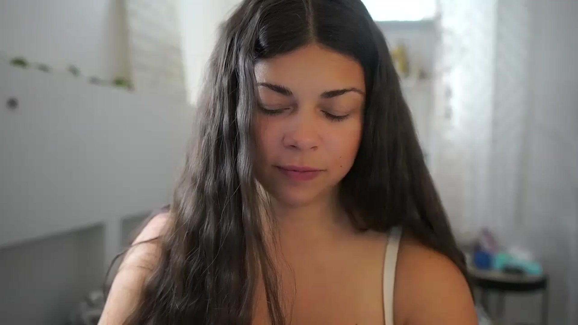 Gallery image thumbnail from Jaclyn__Case's myfreecams stream on, 06/21/2024, 10:37 image 6 of 20
