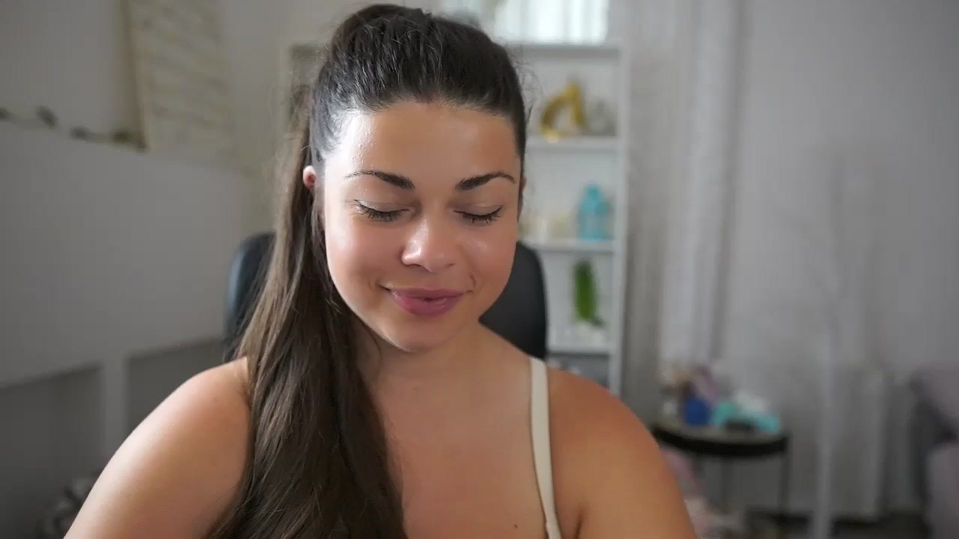 Gallery image thumbnail from Jaclyn__Case's myfreecams stream on, 06/27/2024, 15:07 image 11 of 20