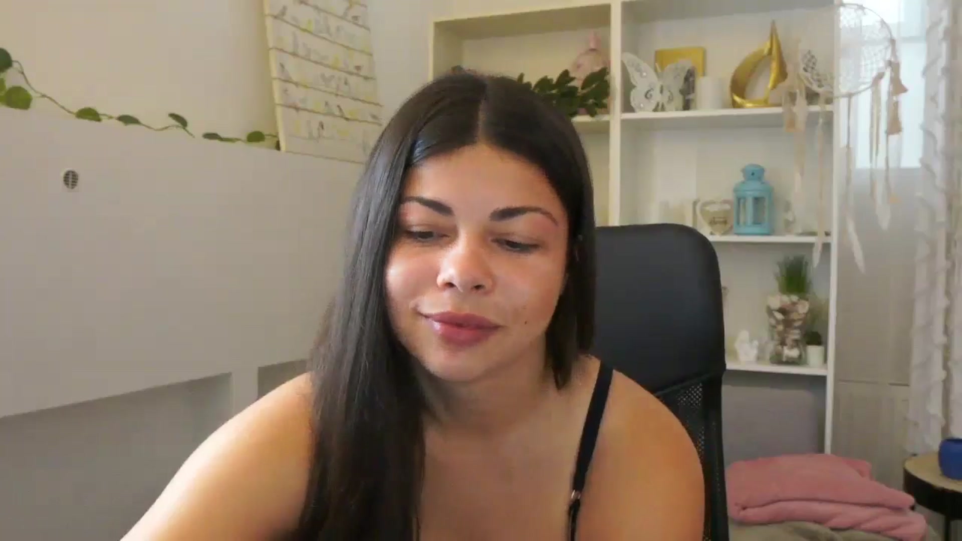 Gallery image thumbnail from Jaclyn__Case's myfreecams stream on, 07/21/2024, 09:57 image 7 of 20