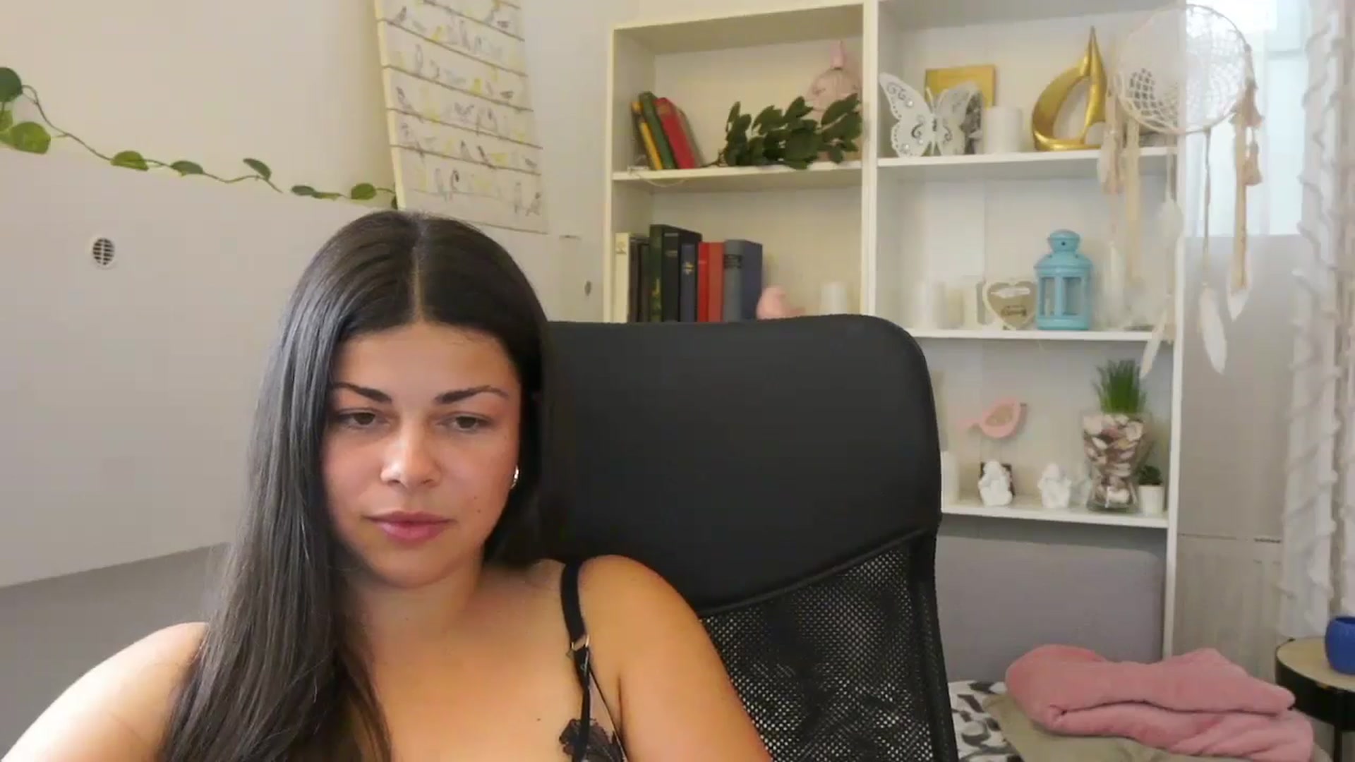 Gallery image thumbnail from Jaclyn__Case's myfreecams stream on, 07/21/2024, 13:10 image 17 of 20