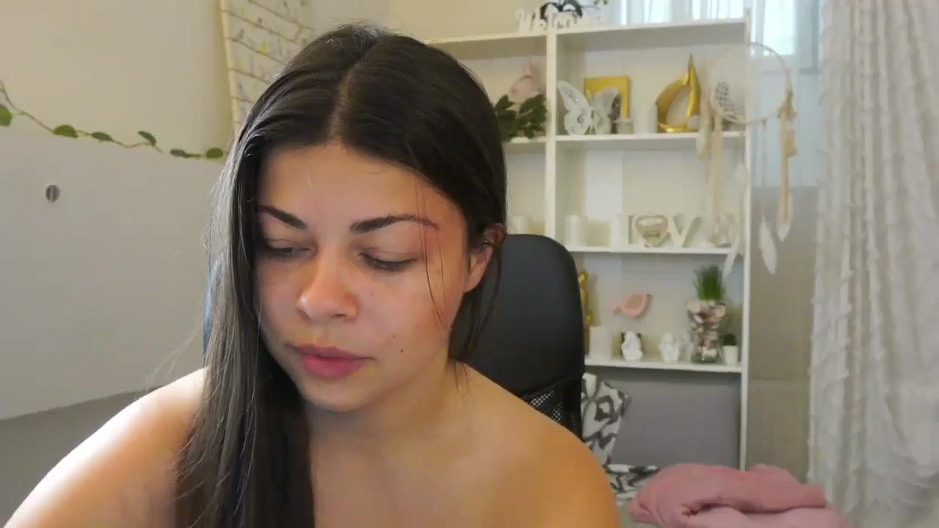 Gallery image thumbnail from Jaclyn__Case's myfreecams stream on, 07/22/2024, 10:07 image 16 of 20