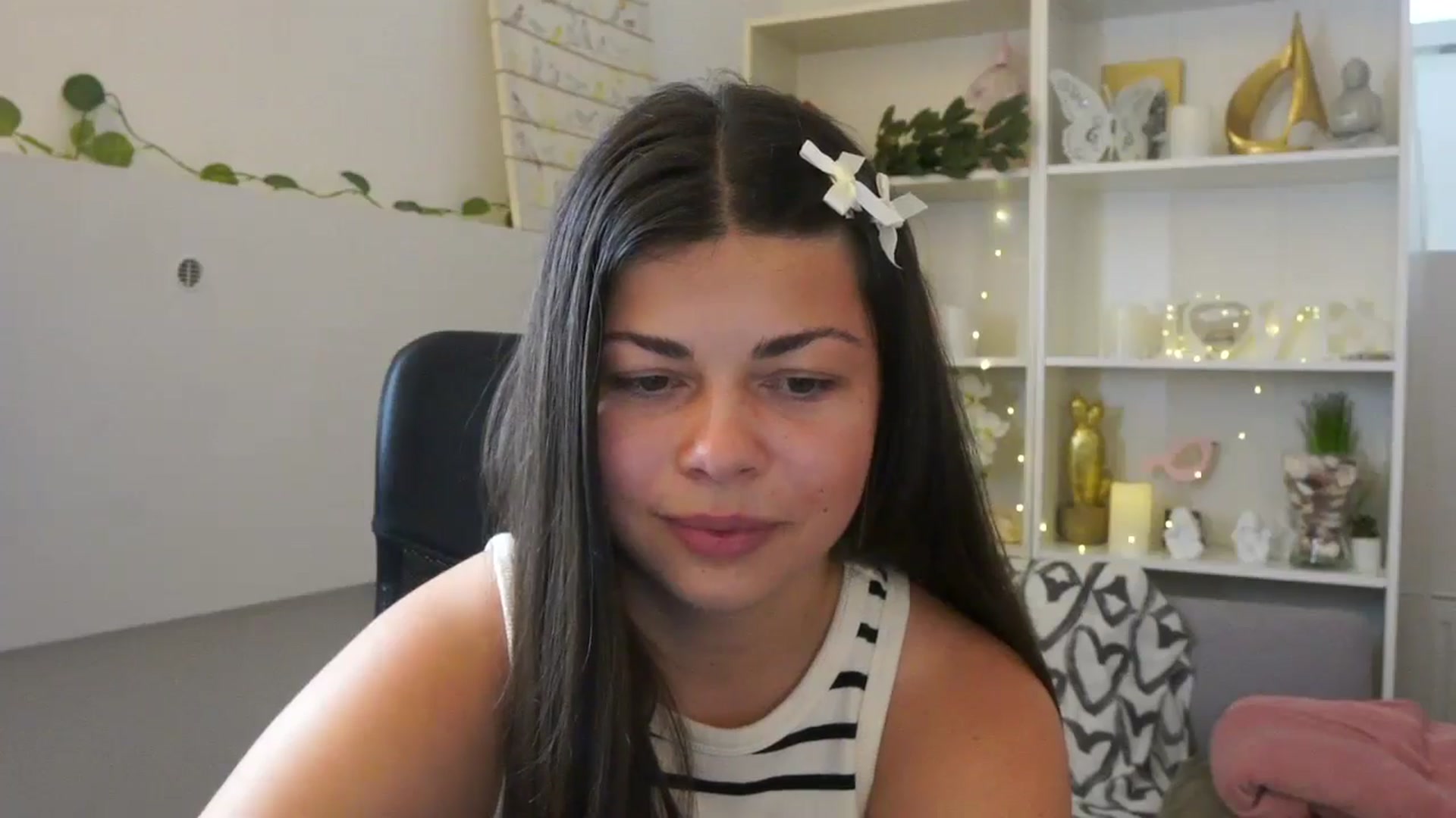 Gallery image thumbnail from Jaclyn__Case's myfreecams stream on, 07/25/2024, 11:52 image 10 of 20