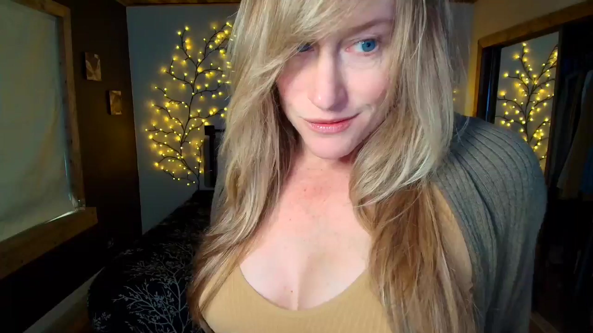 Gallery image thumbnail from JadeAmaryllis's myfreecams stream on, 04/12/2026, 14:11 image 14 of 20
