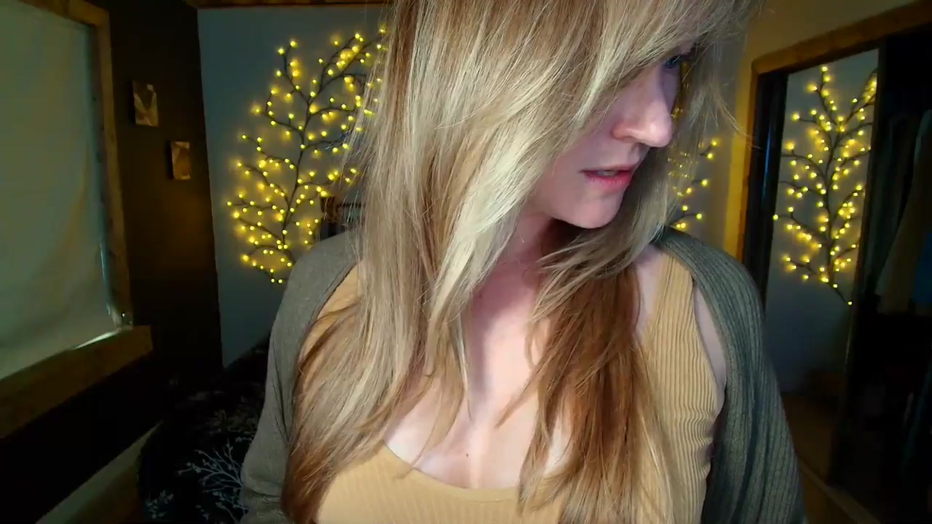 Gallery image thumbnail from JadeAmaryllis's myfreecams stream on, 04/12/2026, 14:11 image 16 of 20