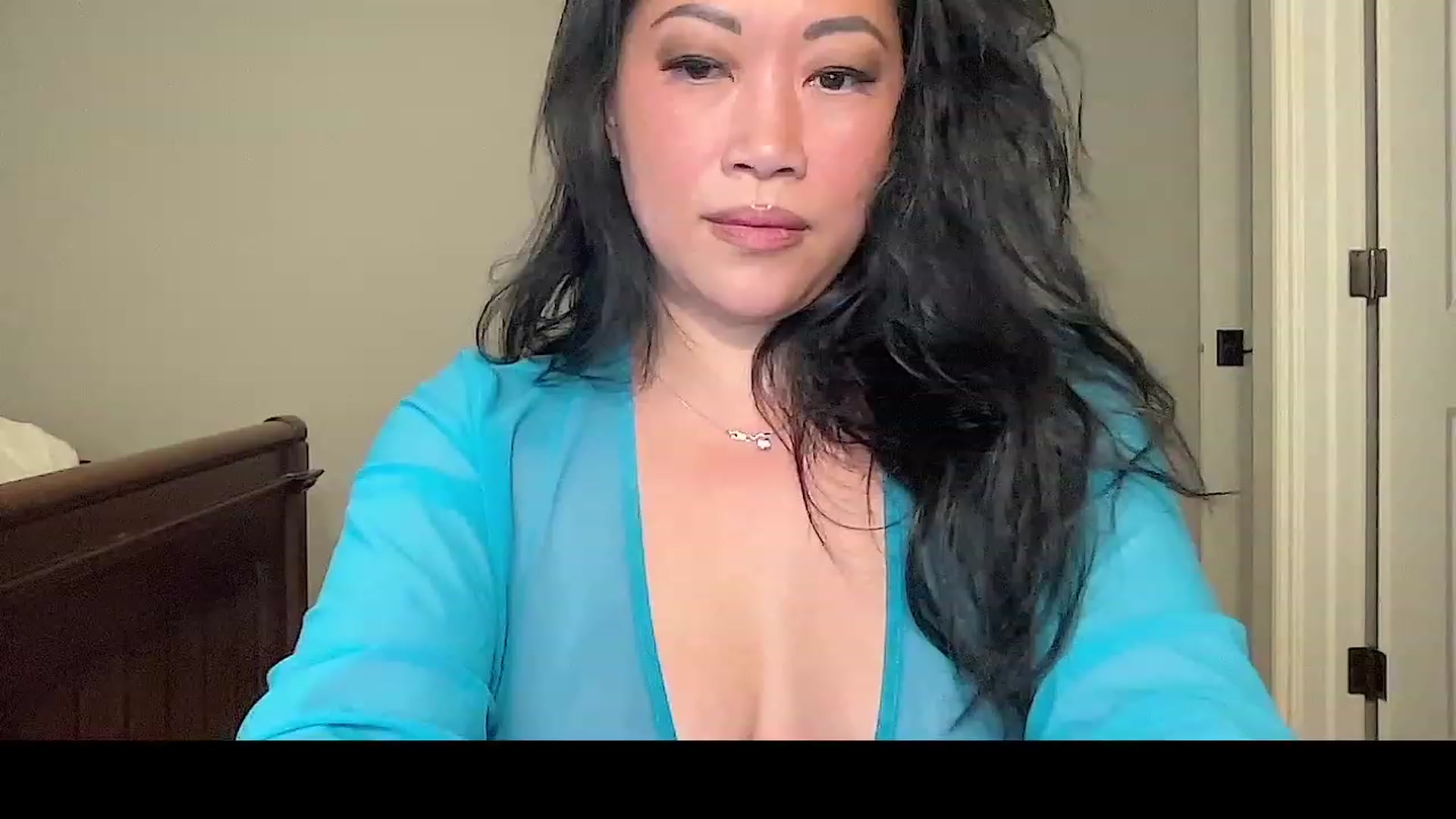 Gallery image thumbnail from JadeBirthday's myfreecams stream on, 04/13/2023, 01:33 image 6 of 20