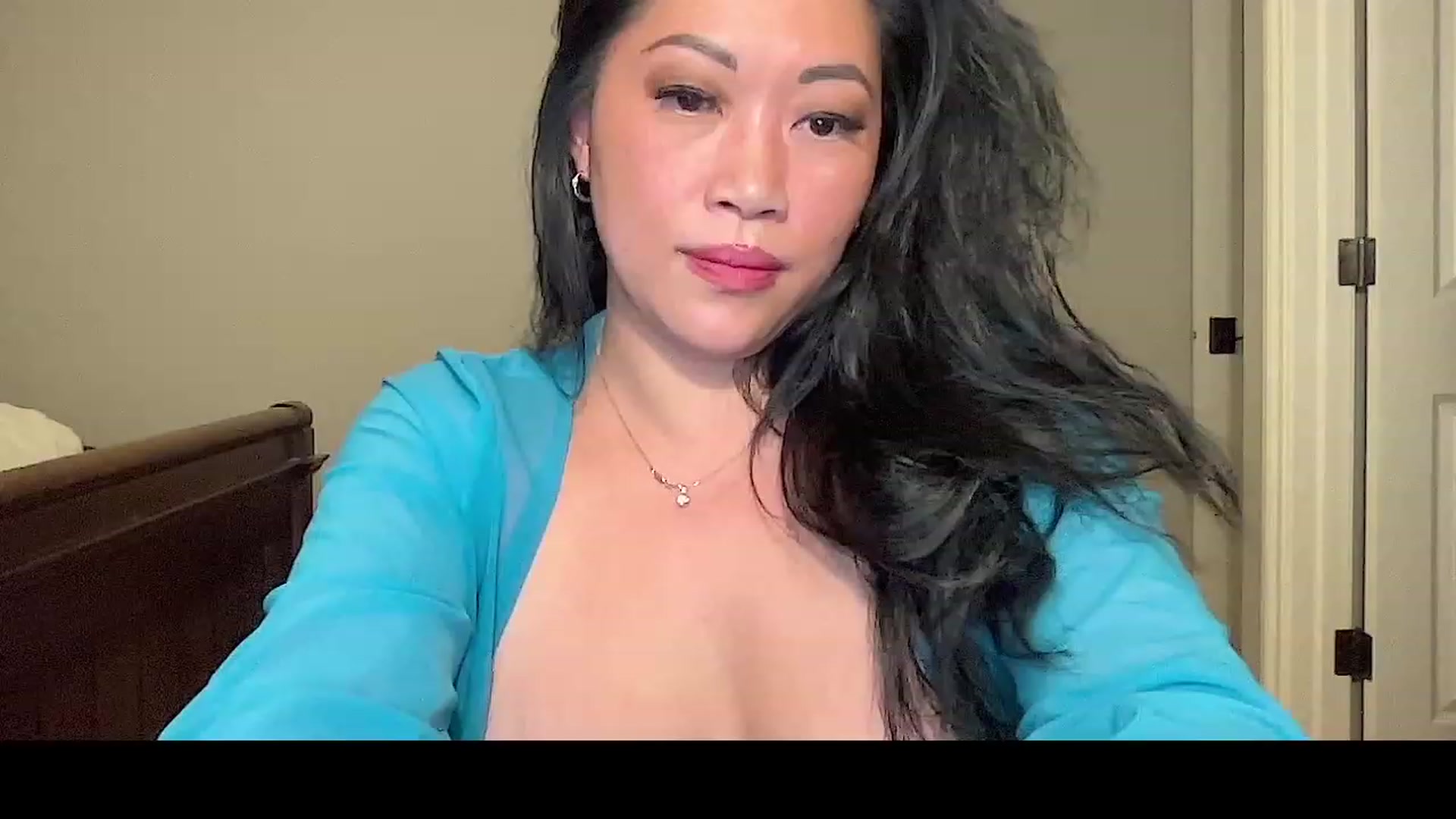 Gallery image thumbnail from JadeBirthday's myfreecams stream on, 04/13/2023, 02:06 image 6 of 20