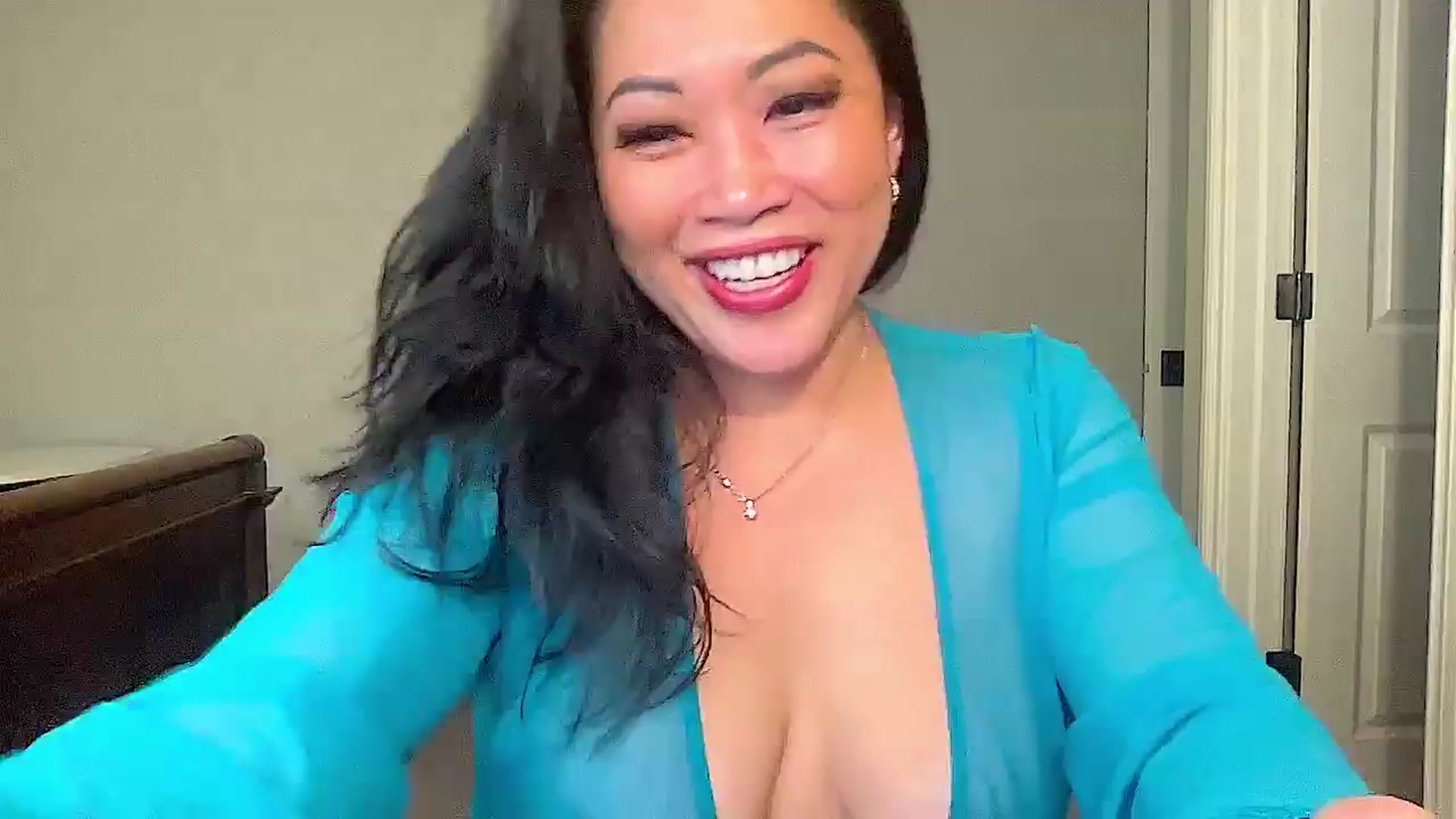 Gallery image thumbnail from JadeBirthday's myfreecams stream on, 04/13/2024, 24:00 image 20 of 20