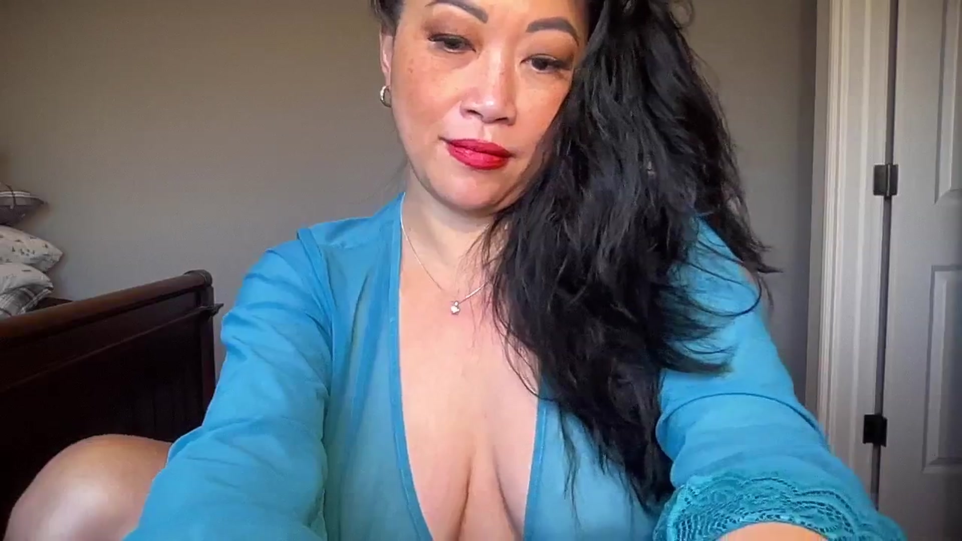 Gallery image thumbnail from JadeBirthday's myfreecams stream on, 04/04/2025, 19:32 image 13 of 20