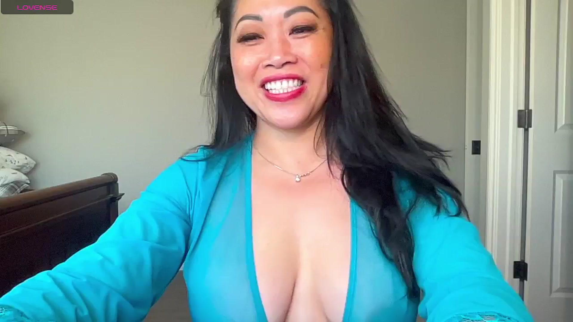 Gallery image thumbnail from JadeBirthday's myfreecams stream on, 04/23/2025, 02:16 image 4 of 20