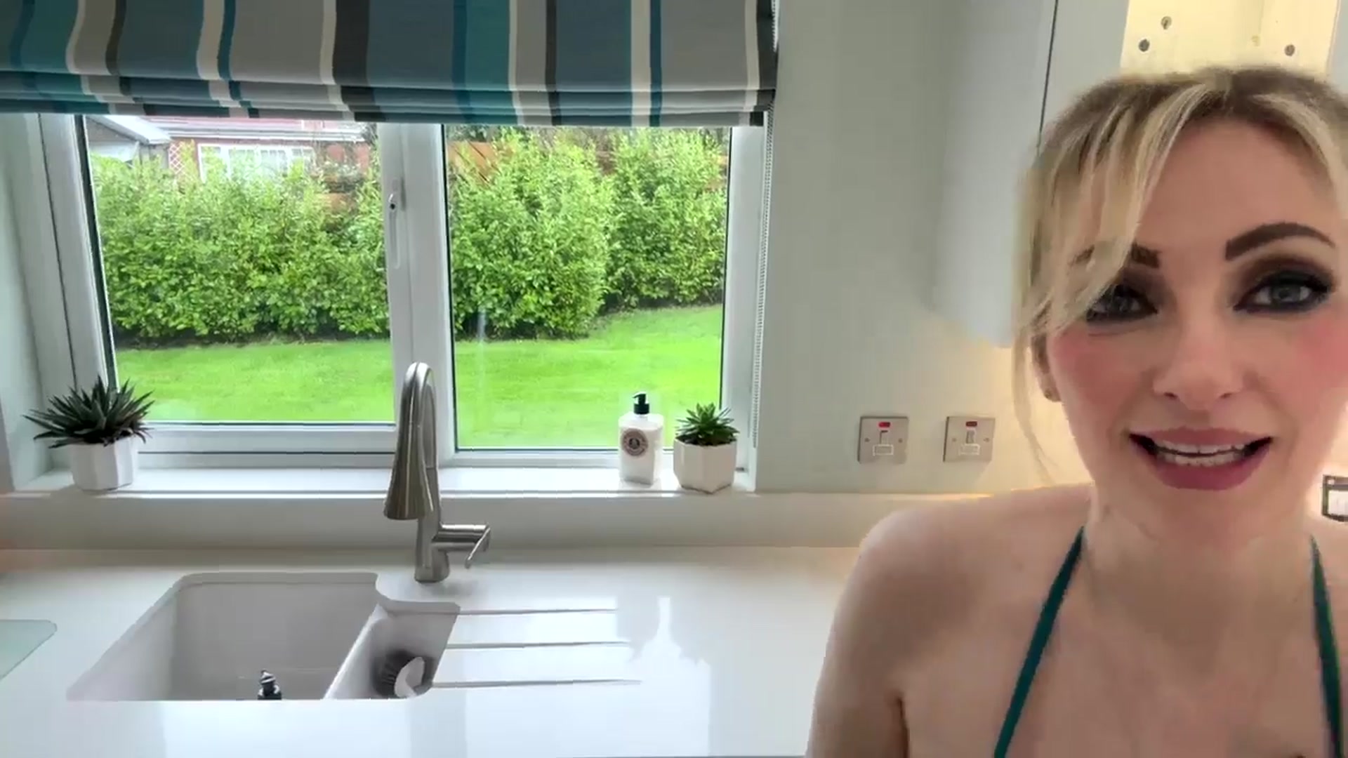 Gallery image thumbnail from JadeIreland's myfreecams stream on, 02/21/2025, 14:40 image 13 of 20