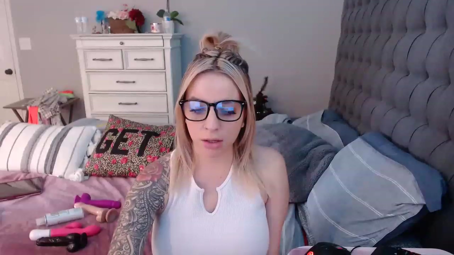 Gallery image thumbnail from JadeNicolee_'s myfreecams stream on, 11/16/2022, 20:57 image 12 of 20