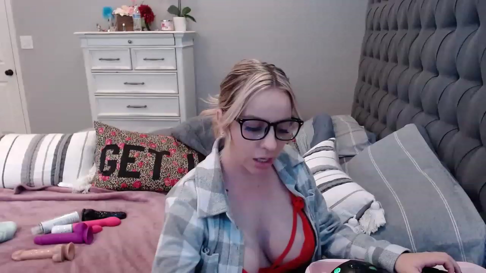 Gallery image thumbnail from JadeNicolee_'s myfreecams stream on, 11/23/2022, 22:23 image 6 of 20