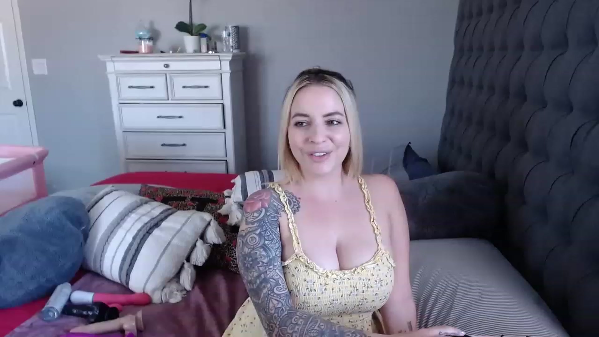 Gallery image thumbnail from JadeNicolee_'s myfreecams stream on, 04/16/2023, 20:03 image 20 of 20