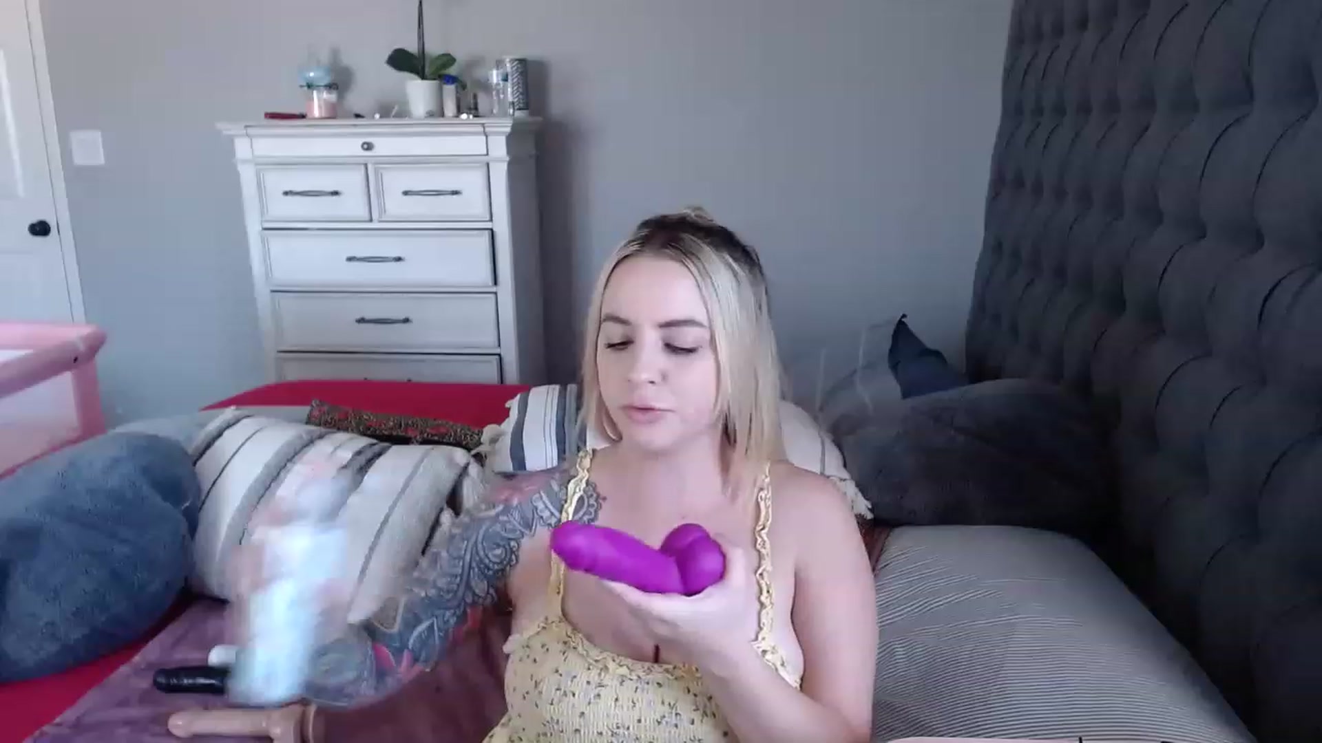 Gallery image thumbnail from JadeNicolee_'s myfreecams stream on, 04/16/2023, 20:03 image 2 of 20