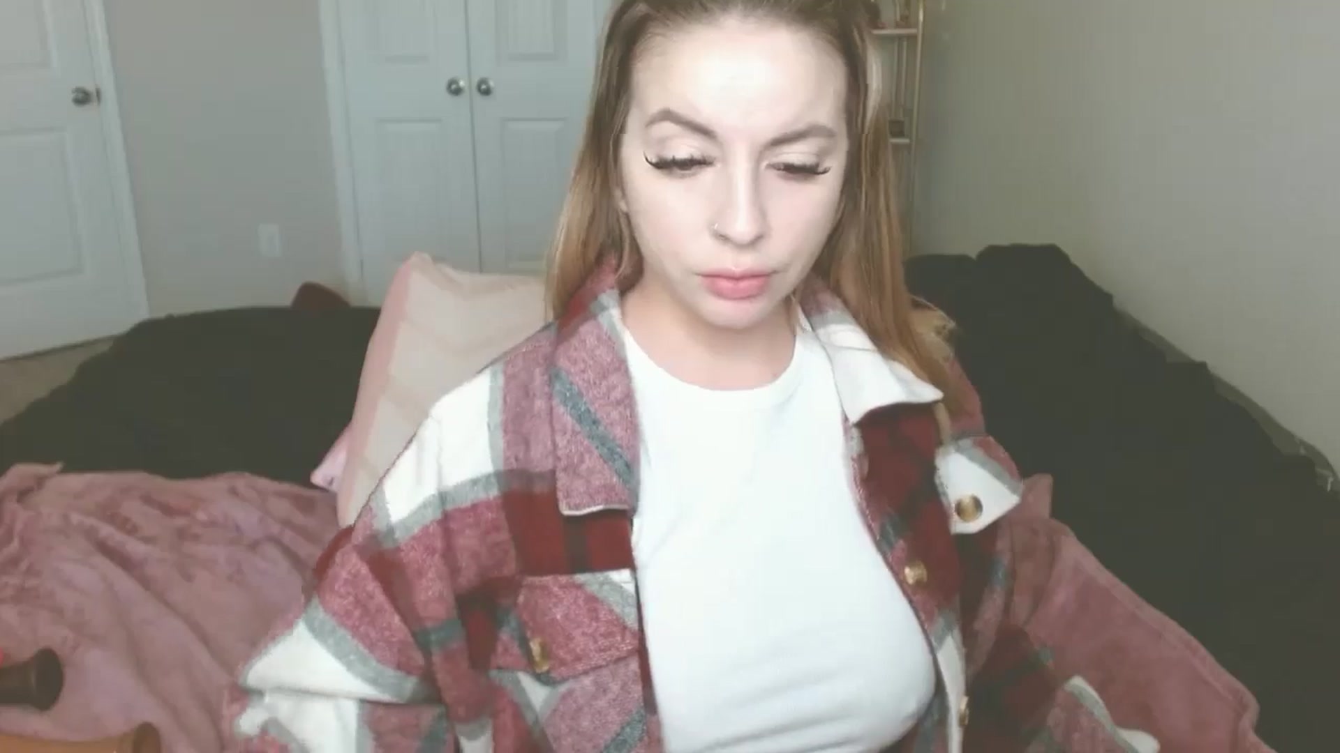 Gallery image thumbnail from JadeNicolee_'s myfreecams stream on, 02/17/2025, 18:27 image 18 of 20