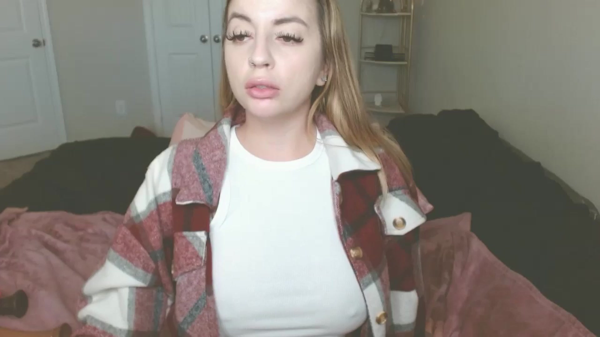 Gallery image thumbnail from JadeNicolee_'s myfreecams stream on, 02/17/2025, 18:27 image 17 of 20