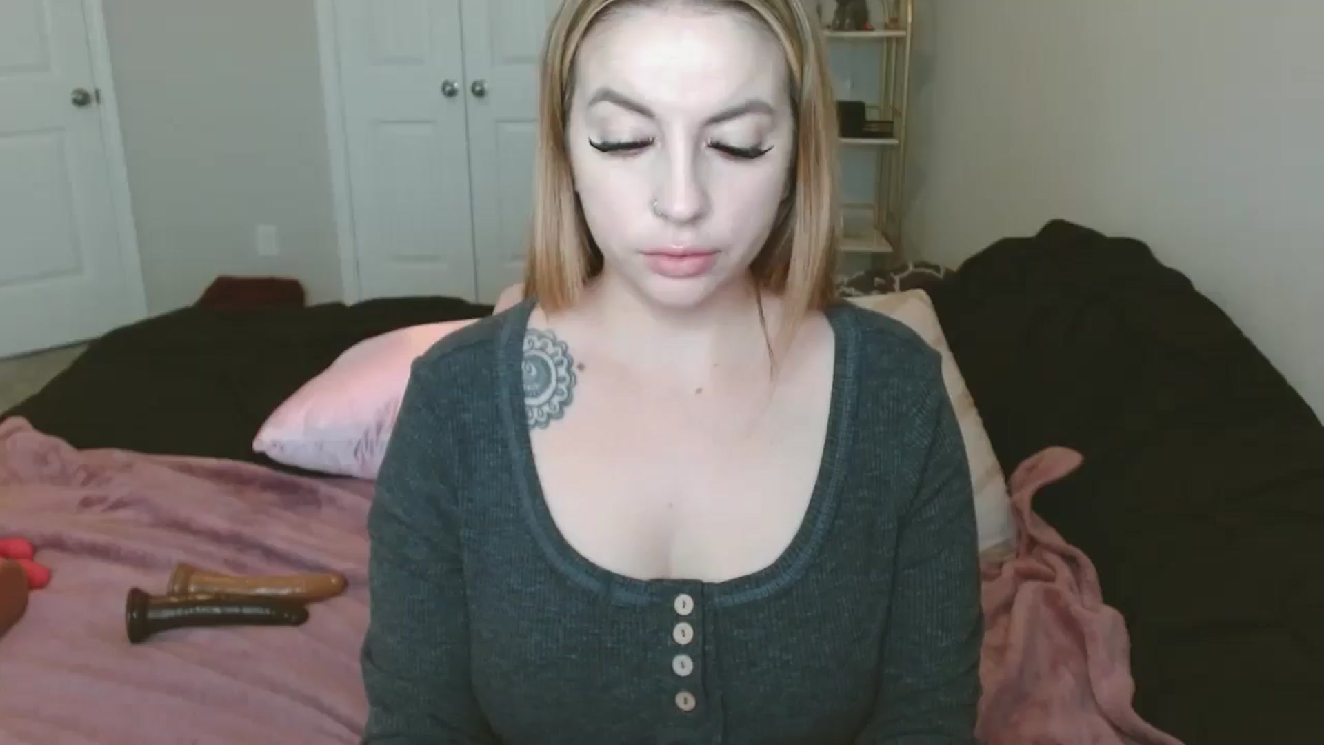 Gallery image thumbnail from JadeNicolee_'s myfreecams stream on, 02/18/2025, 17:28 image 4 of 20