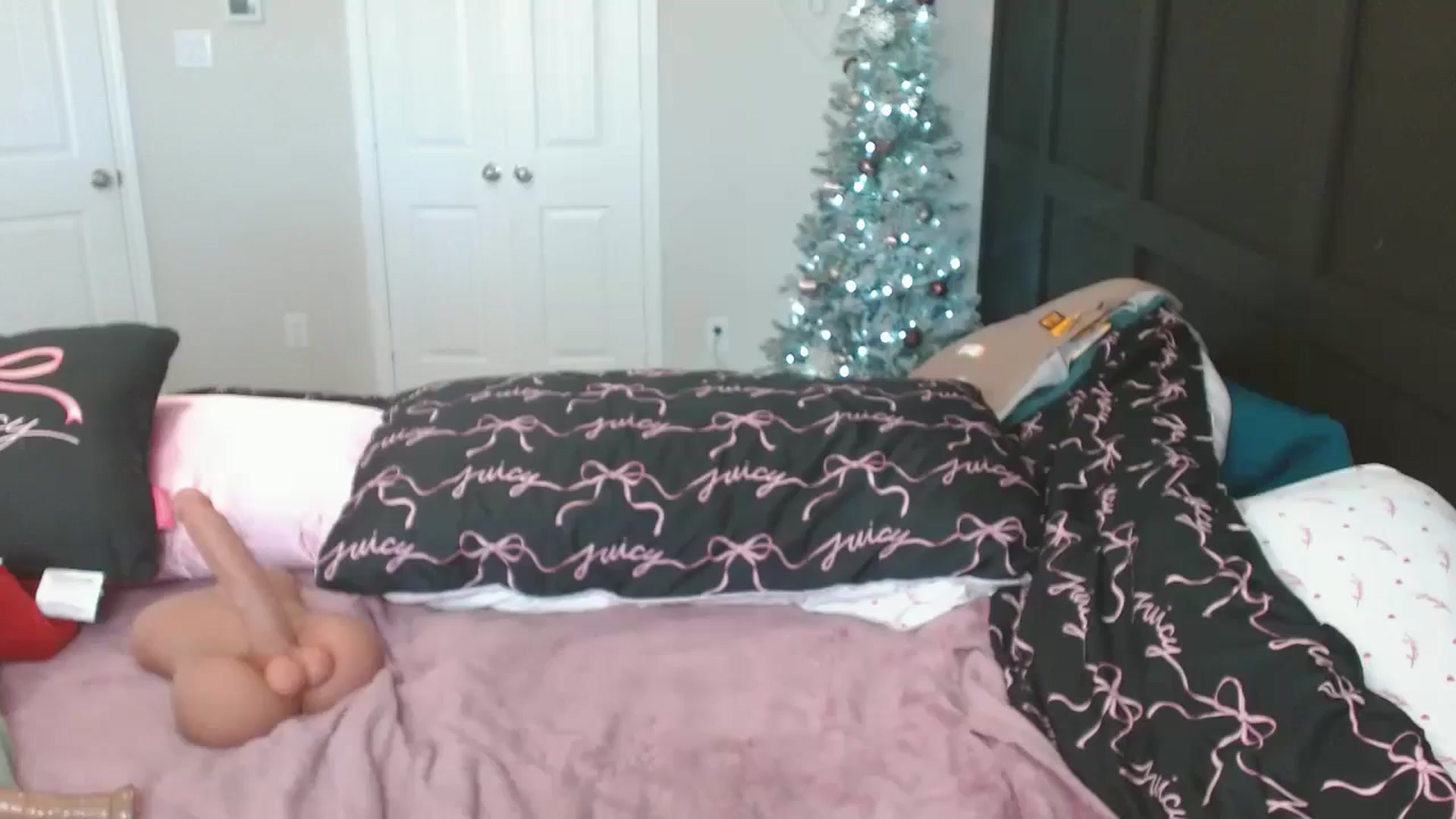 Gallery image thumbnail from JadeNicolee_'s myfreecams stream on, 12/11/2025, 20:06 image 19 of 20