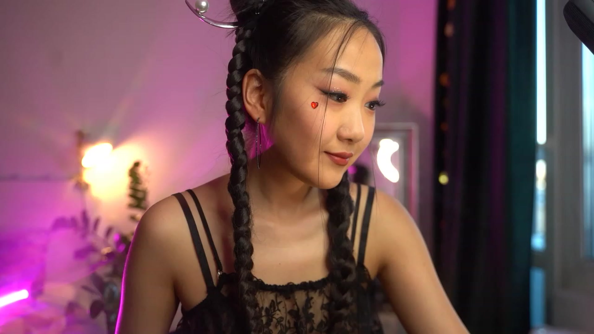 Gallery image thumbnail from Jade_Grail69's myfreecams stream on, 05/07/2023, 17:45 image 3 of 20