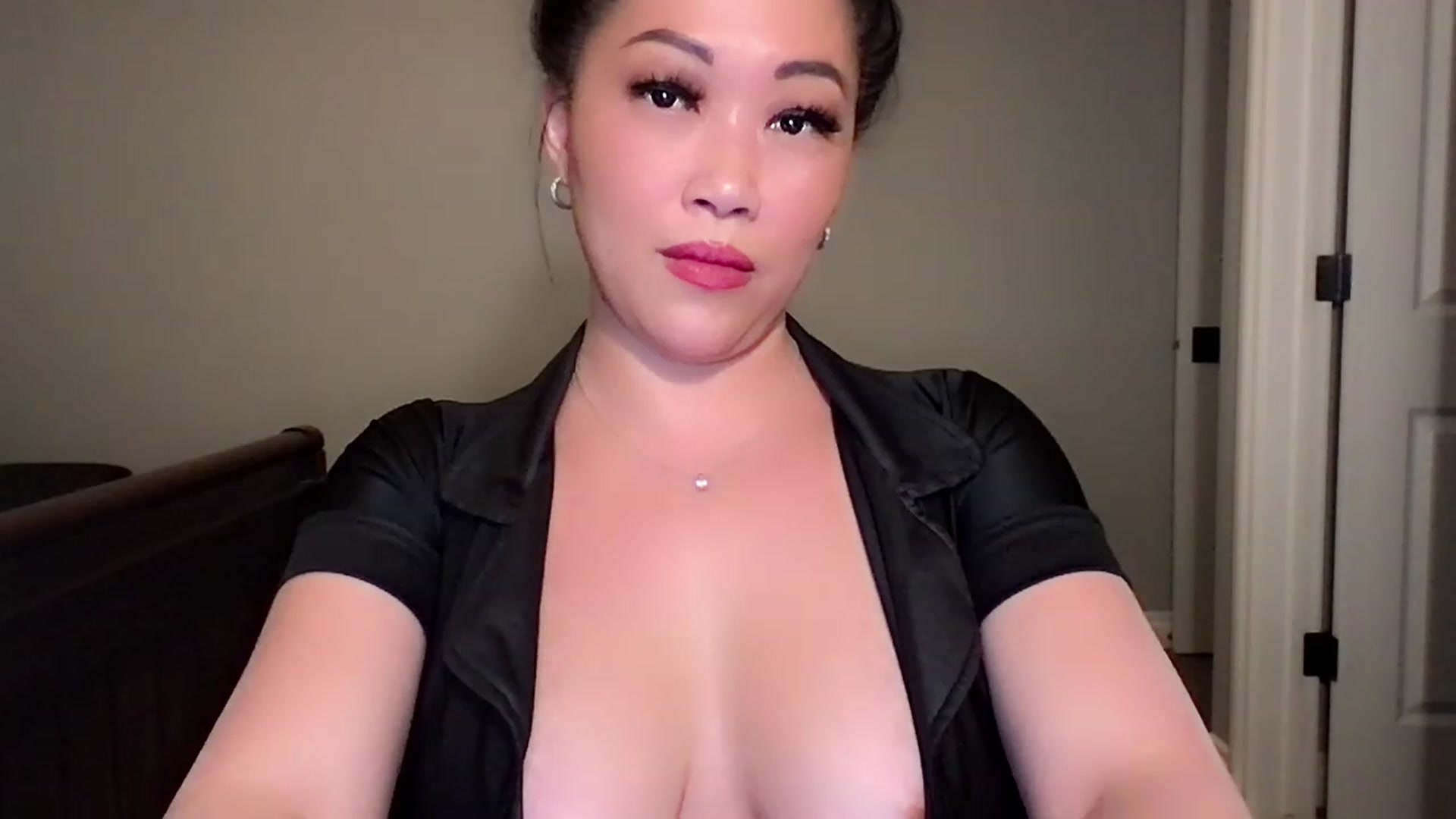 Gallery image thumbnail from Jade_Lee's myfreecams stream on, 12/09/2022, 03:56 image 3 of 20