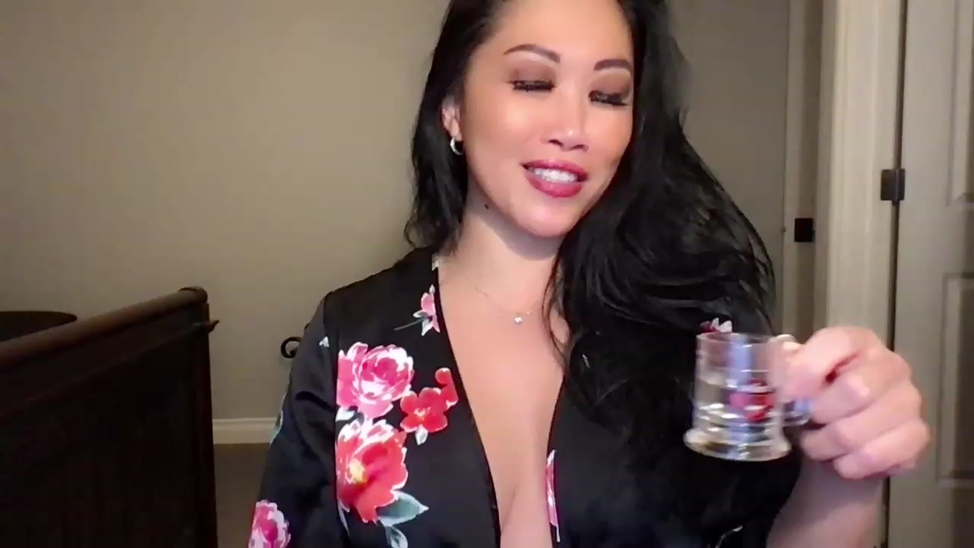 Gallery image thumbnail from Jade_Lee's myfreecams stream on, 12/10/2022, 04:35 image 2 of 20