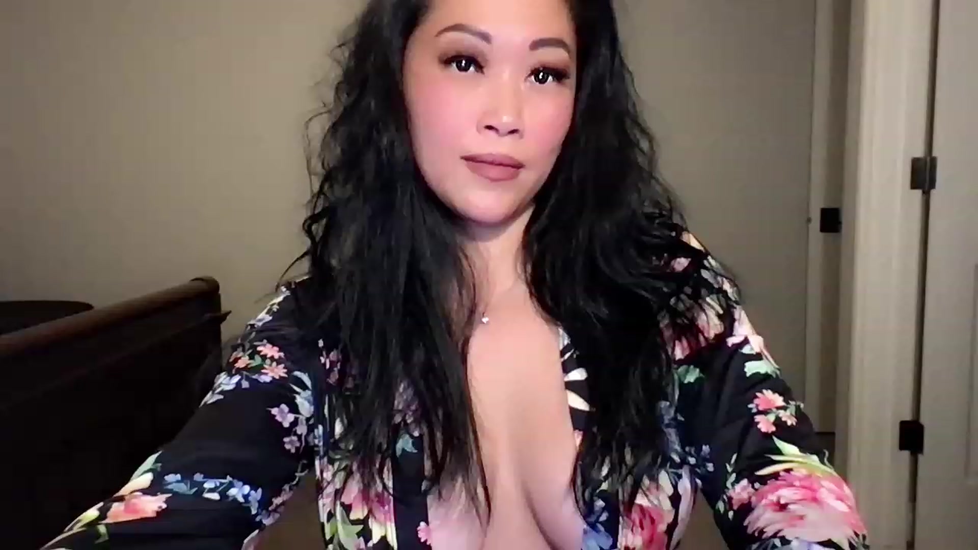 Gallery image thumbnail from Jade_Lee's myfreecams stream on, 12/13/2022, 03:48 image 3 of 20