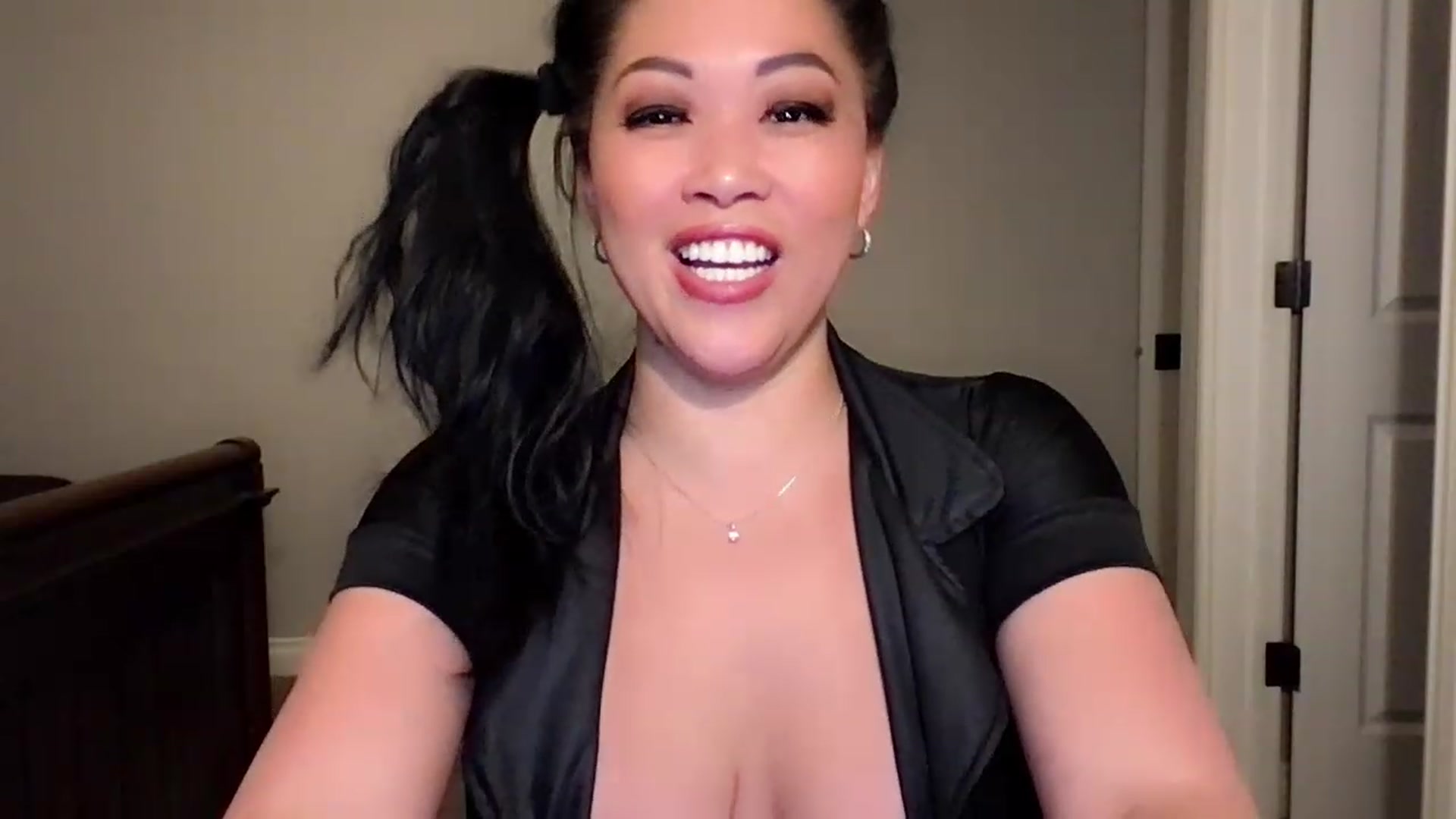 Gallery image thumbnail from Jade_Lee's myfreecams stream on, 12/15/2022, 04:03 image 8 of 20