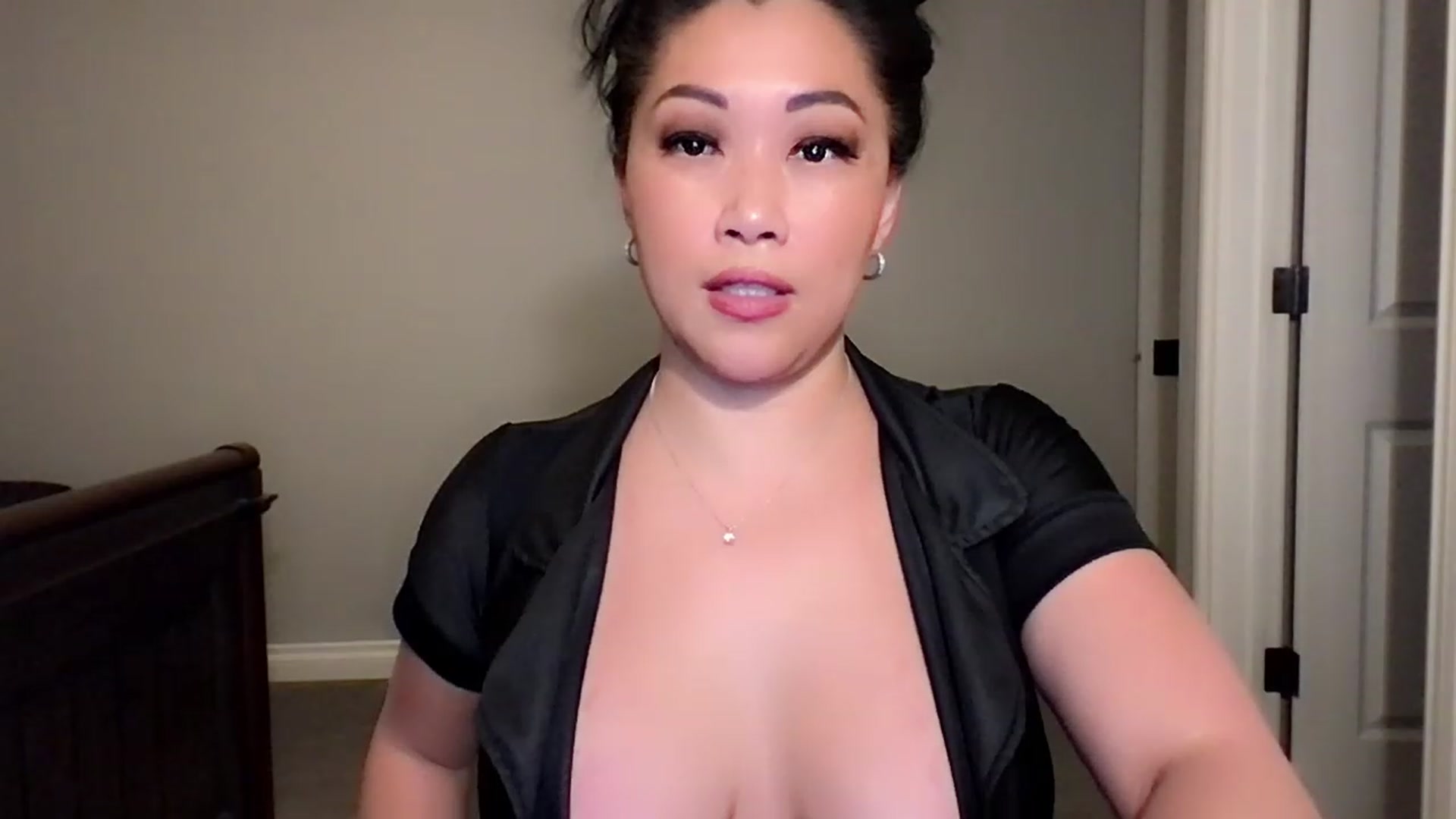 Gallery image thumbnail from Jade_Lee's myfreecams stream on, 12/15/2022, 04:03 image 5 of 20
