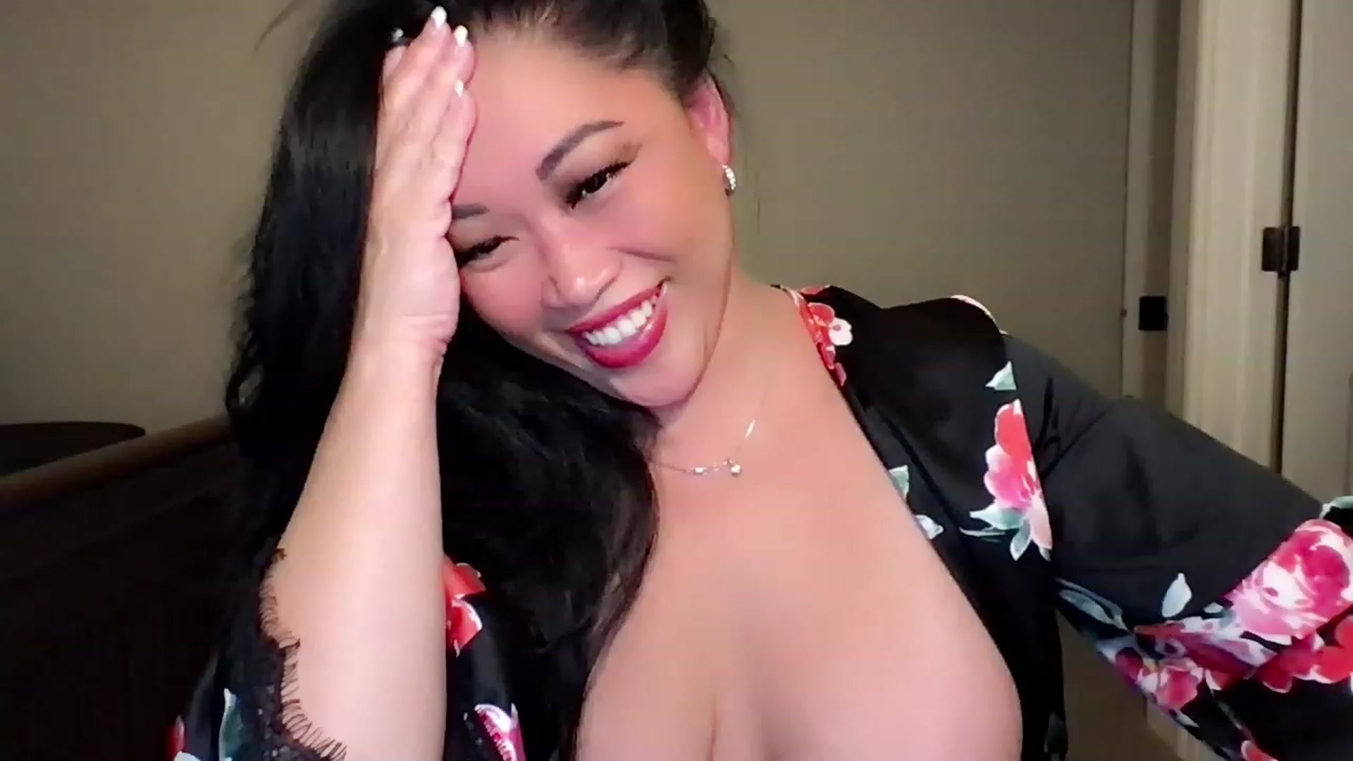 Gallery image thumbnail from Jade_Lee's myfreecams stream on, 12/21/2022, 03:47 image 8 of 20