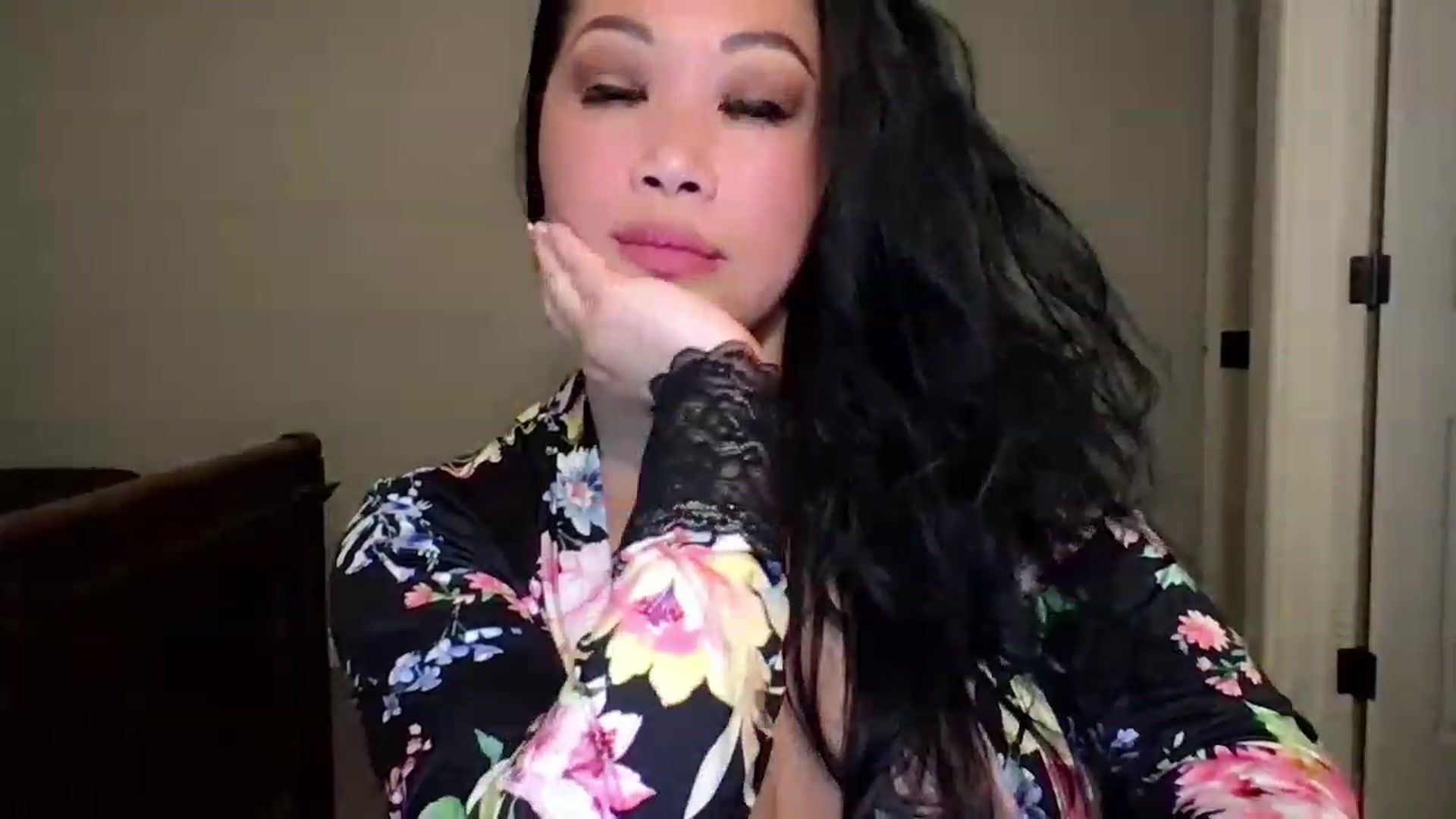 Gallery image thumbnail from Jade_Lee's myfreecams stream on, 12/22/2022, 05:12 image 17 of 20