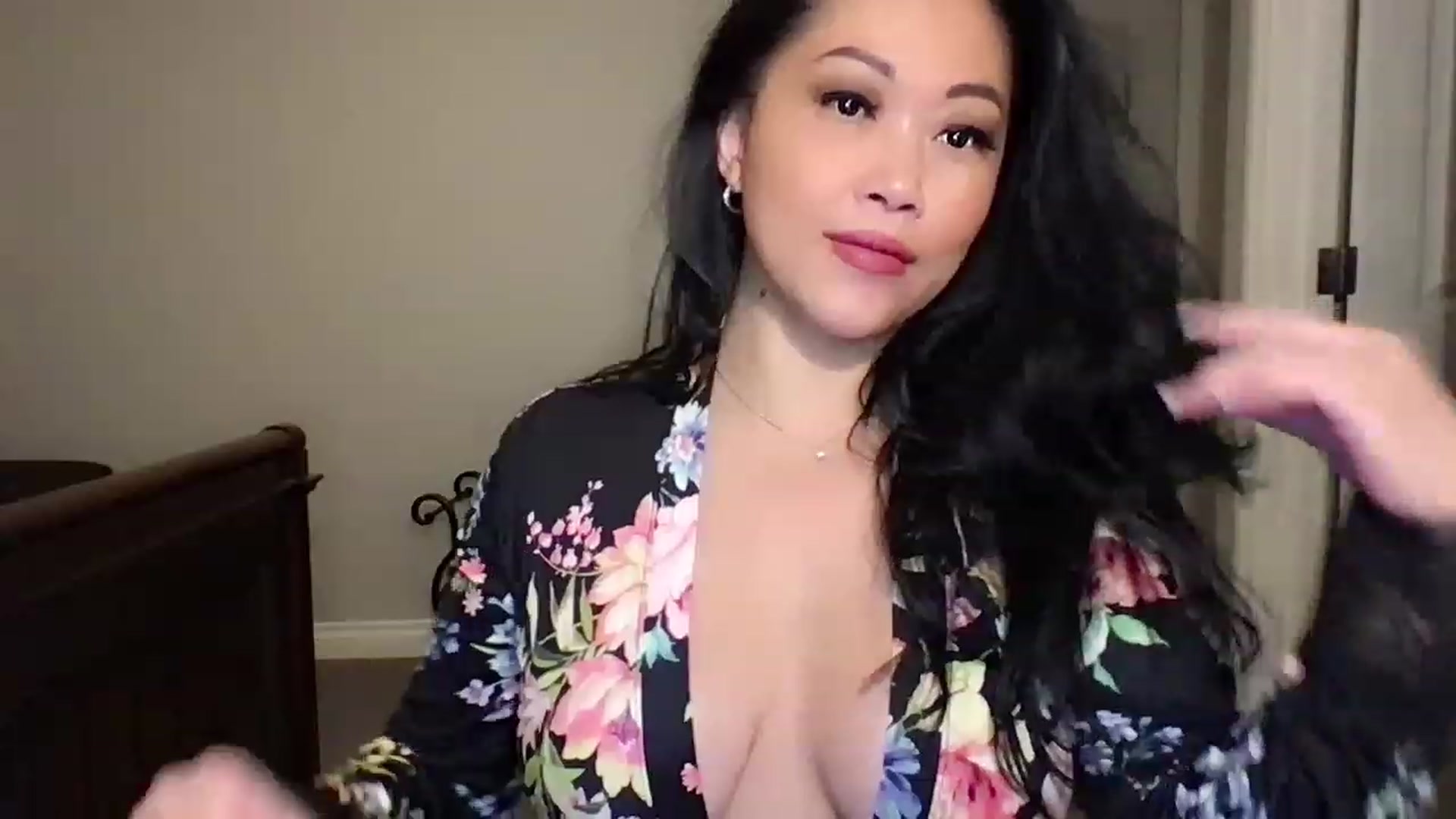 Gallery image thumbnail from Jade_Lee's myfreecams stream on, 12/22/2022, 05:12 image 6 of 20