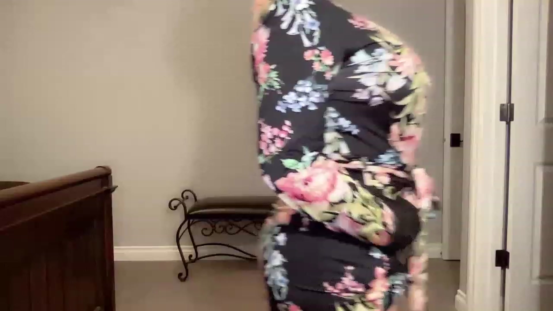 Gallery image thumbnail from Jade_Lee's myfreecams stream on, 02/08/2023, 02:26 image 12 of 20
