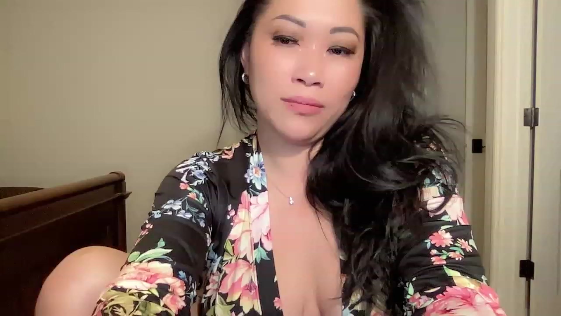 Gallery image thumbnail from Jade_Lee's myfreecams stream on, 02/08/2023, 03:28 image 6 of 20