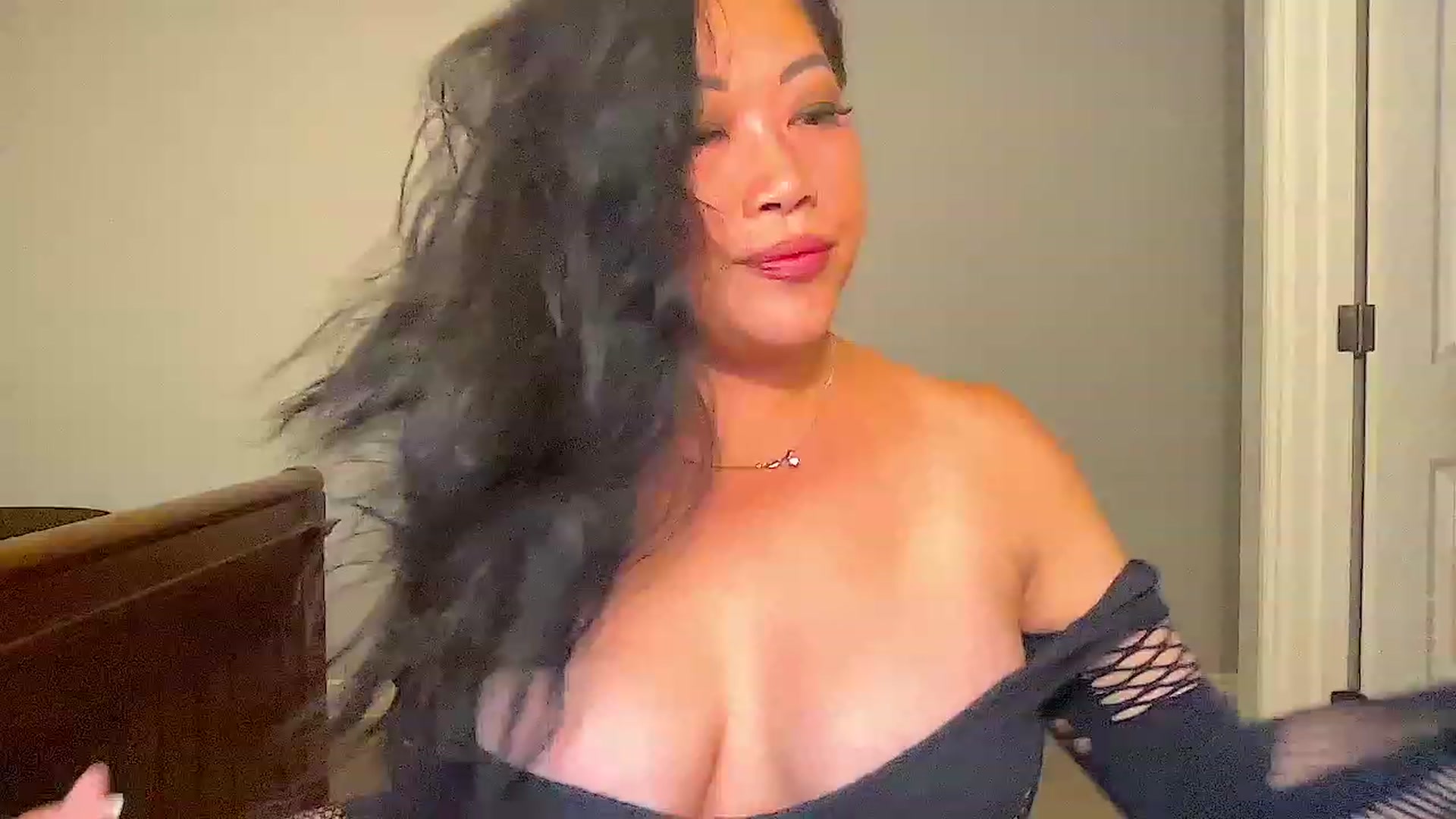 Gallery image thumbnail from Jade_Lee's myfreecams stream on, 06/20/2023, 24:52 image 11 of 20