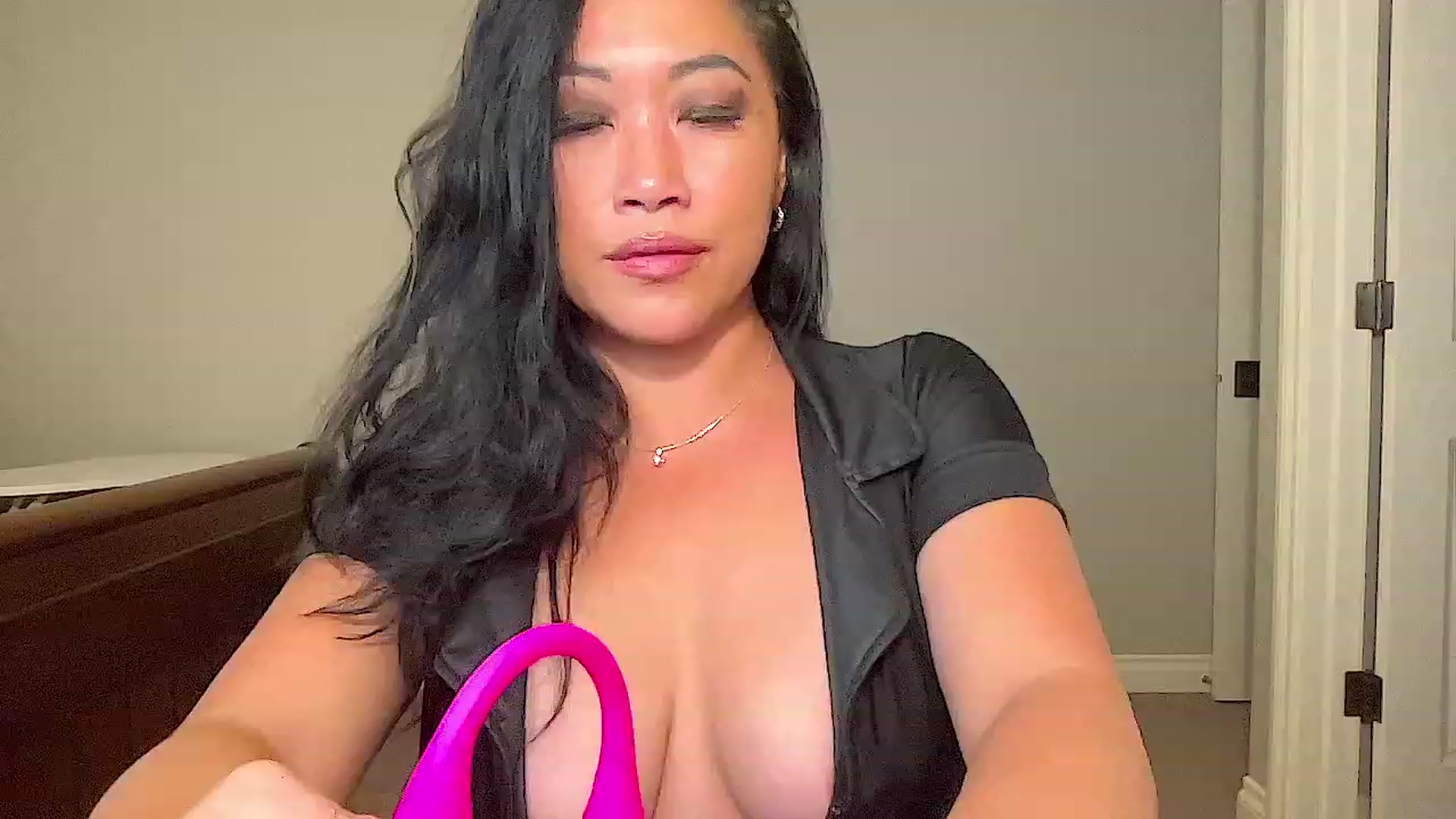 Gallery image thumbnail from Jade_Lee's myfreecams stream on, 08/17/2023, 03:15 image 1 of 20