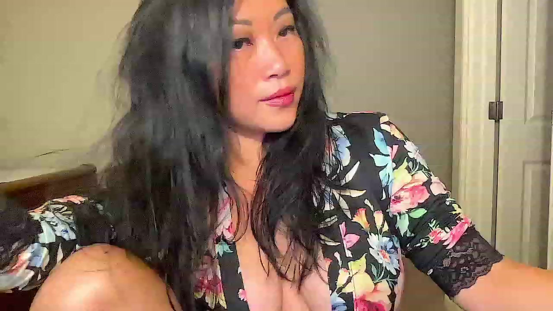 Gallery image thumbnail from Jade_Lee's myfreecams stream on, 08/23/2023, 02:33 image 7 of 20