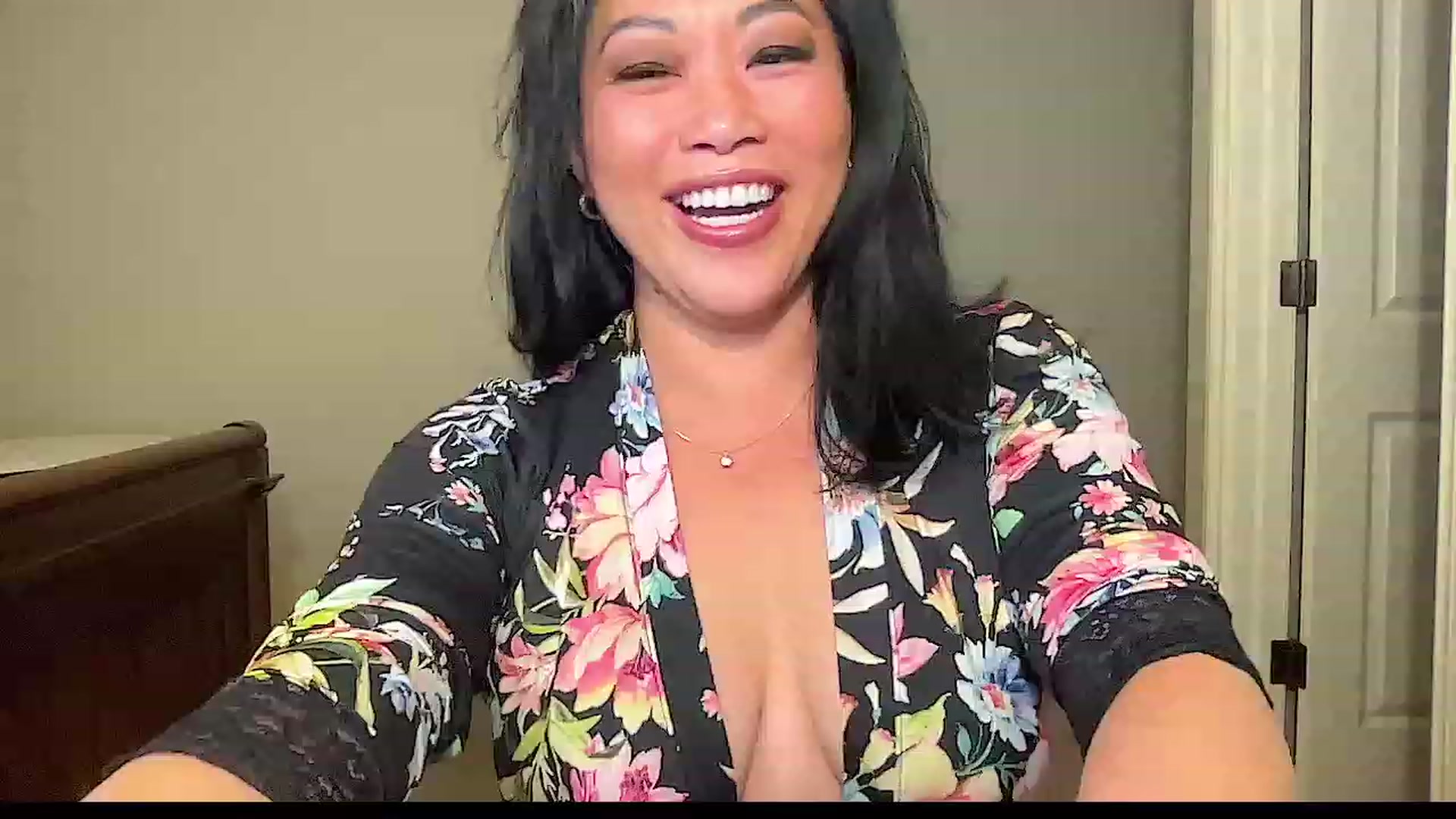 Gallery image thumbnail from Jade_Lee's myfreecams stream on, 10/05/2023, 03:06 image 6 of 20