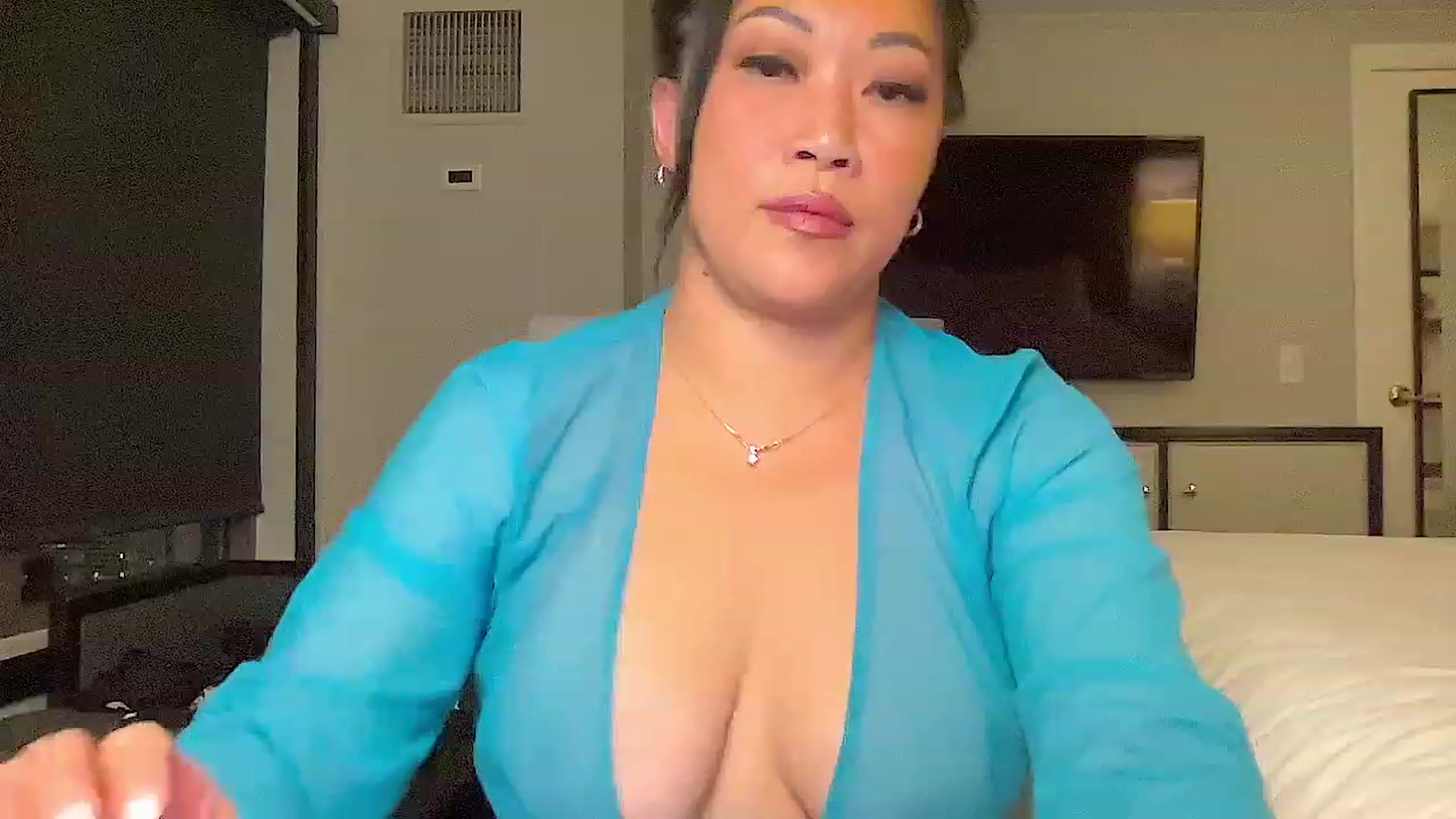 Gallery image thumbnail from Jade_Lee's myfreecams stream on, 11/19/2023, 04:45 image 7 of 20