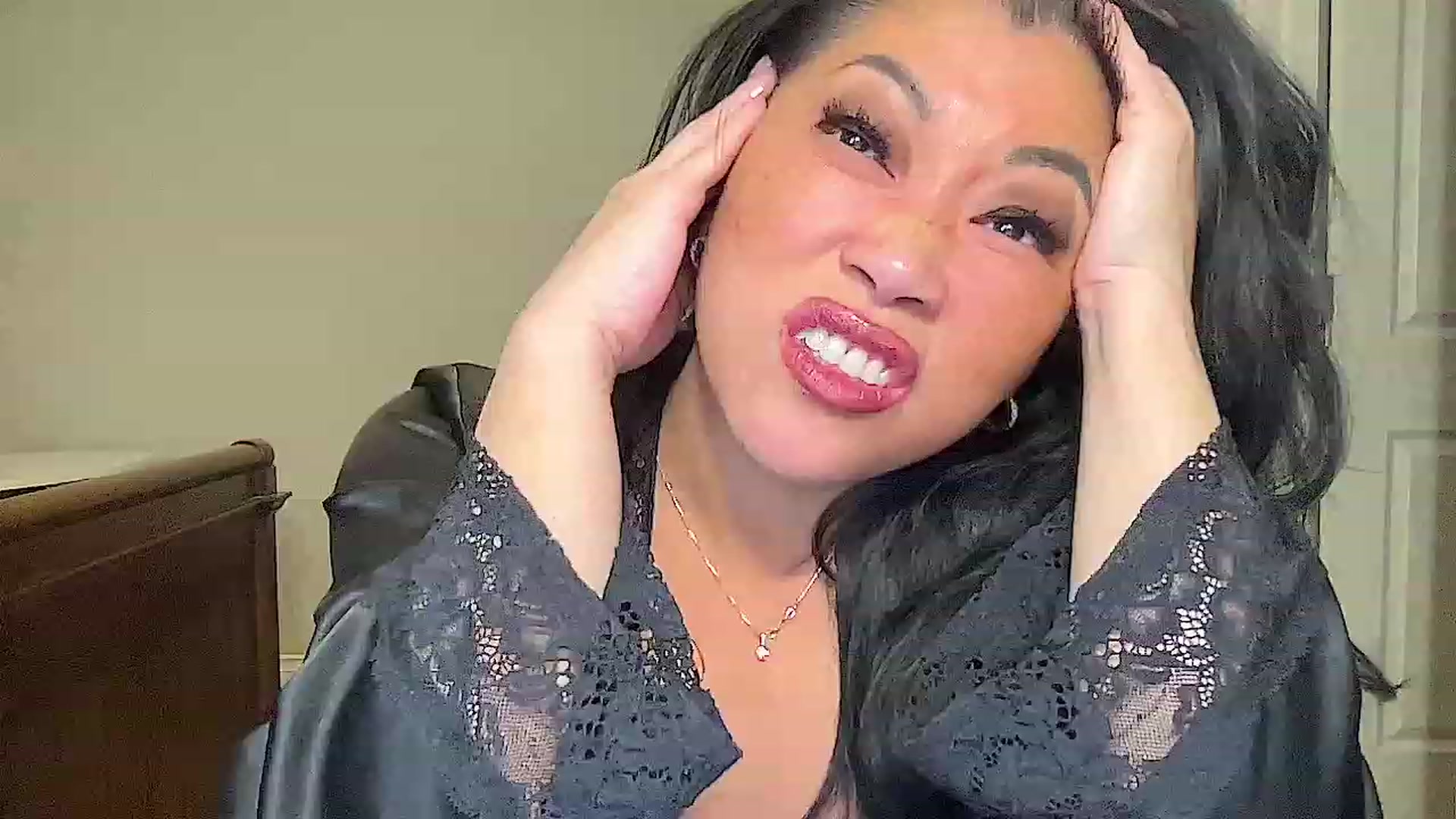 Gallery image thumbnail from Jade_Lee's myfreecams stream on, 12/19/2023, 03:14 image 8 of 20