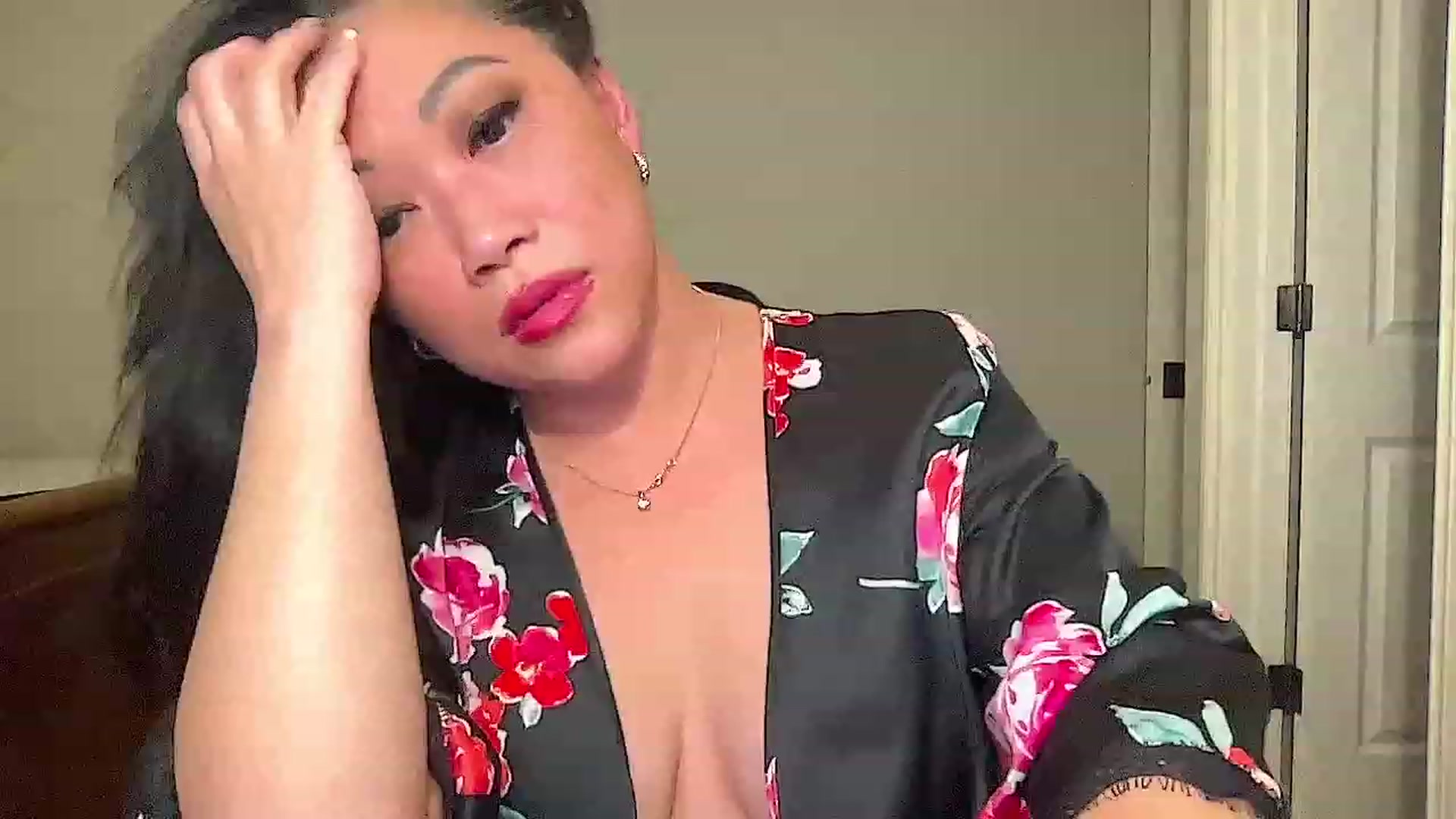 Gallery image thumbnail from Jade_Lee's myfreecams stream on, 12/21/2023, 04:02 image 10 of 20