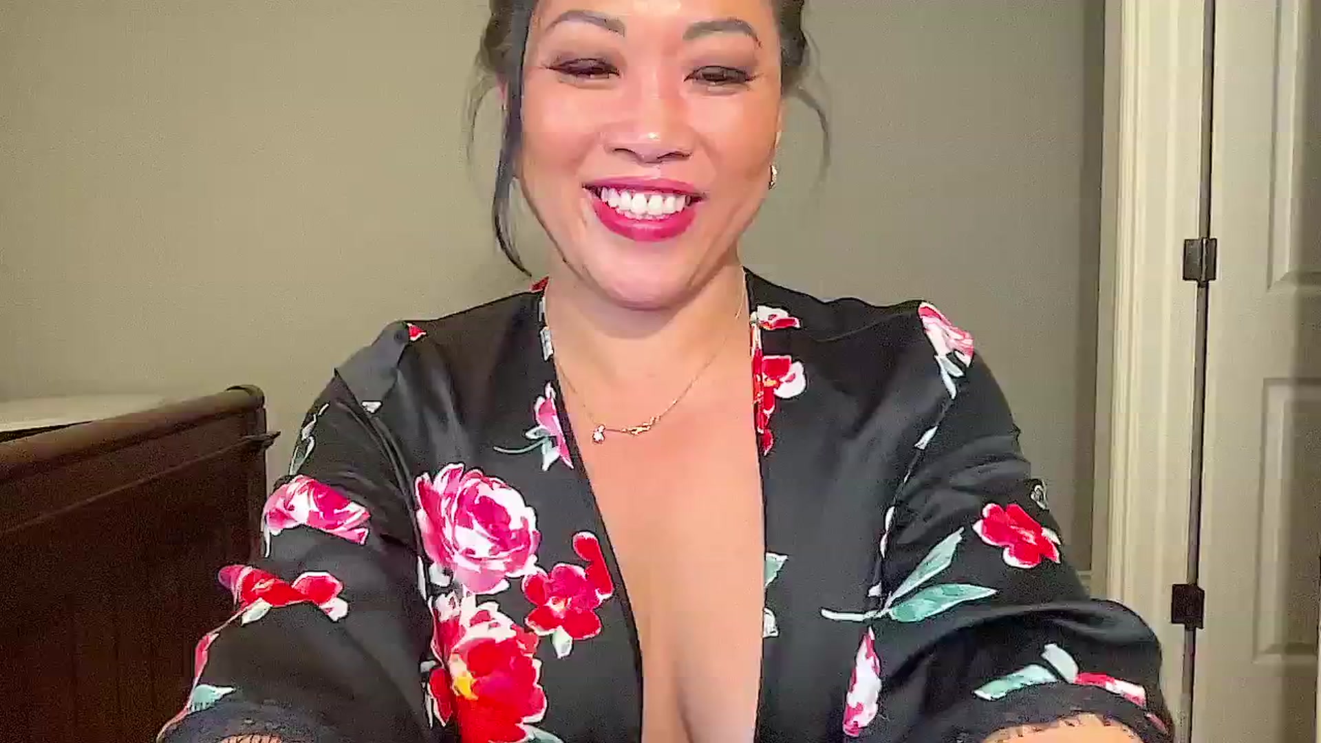 Gallery image thumbnail from Jade_Lee's myfreecams stream on, 03/17/2024, 02:10 image 14 of 20