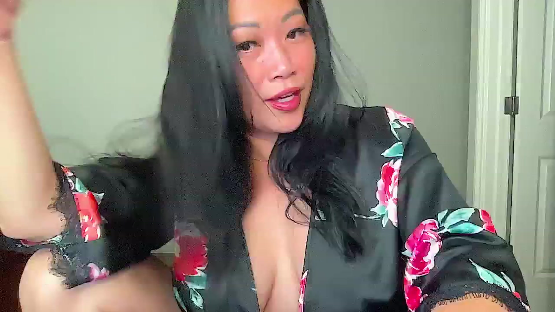 Gallery image thumbnail from Jade_Lee's myfreecams stream on, 07/16/2024, 04:36 image 6 of 20