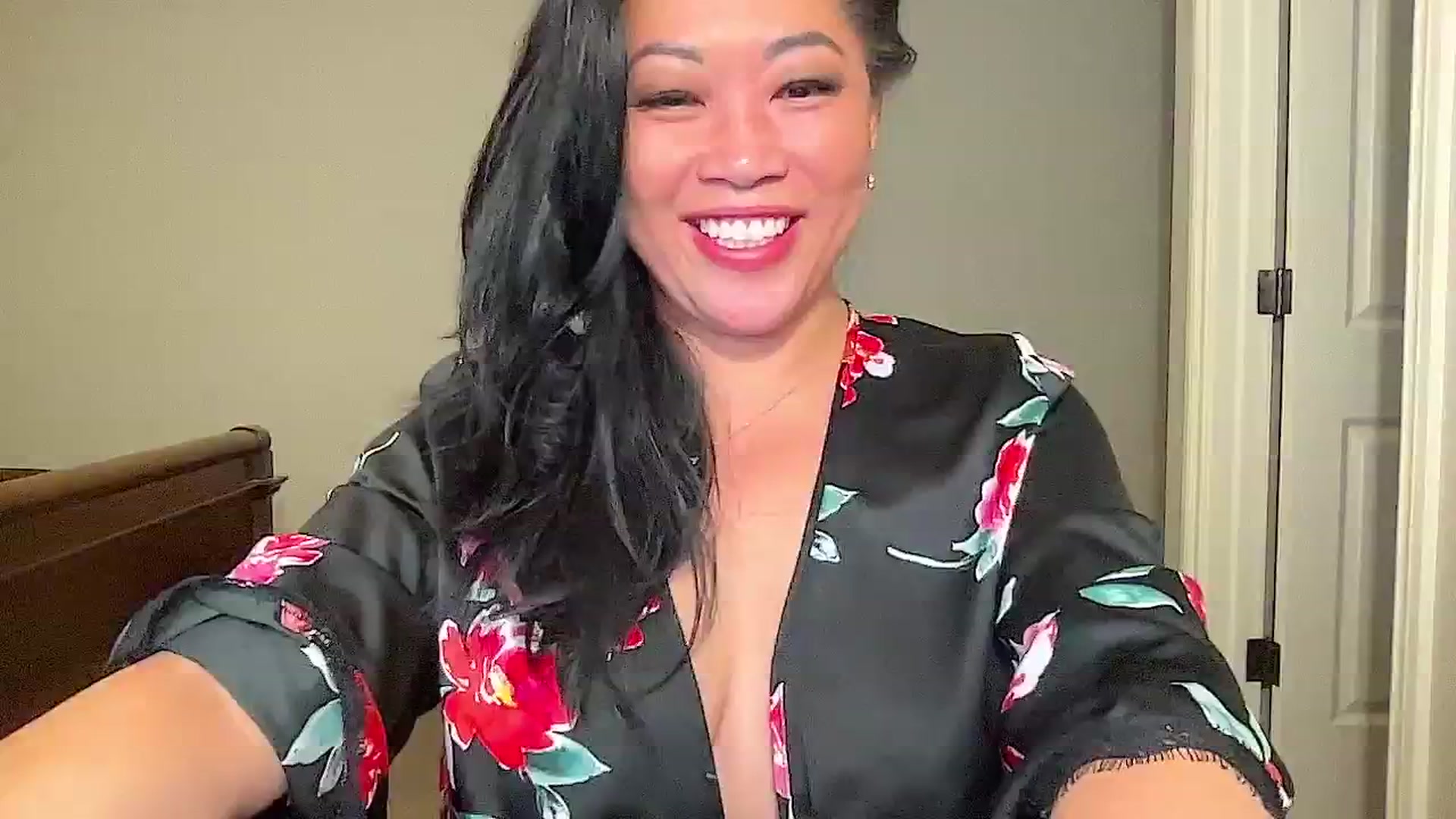 Gallery image thumbnail from Jade_Lee's myfreecams stream on, 10/17/2024, 02:10 image 15 of 20
