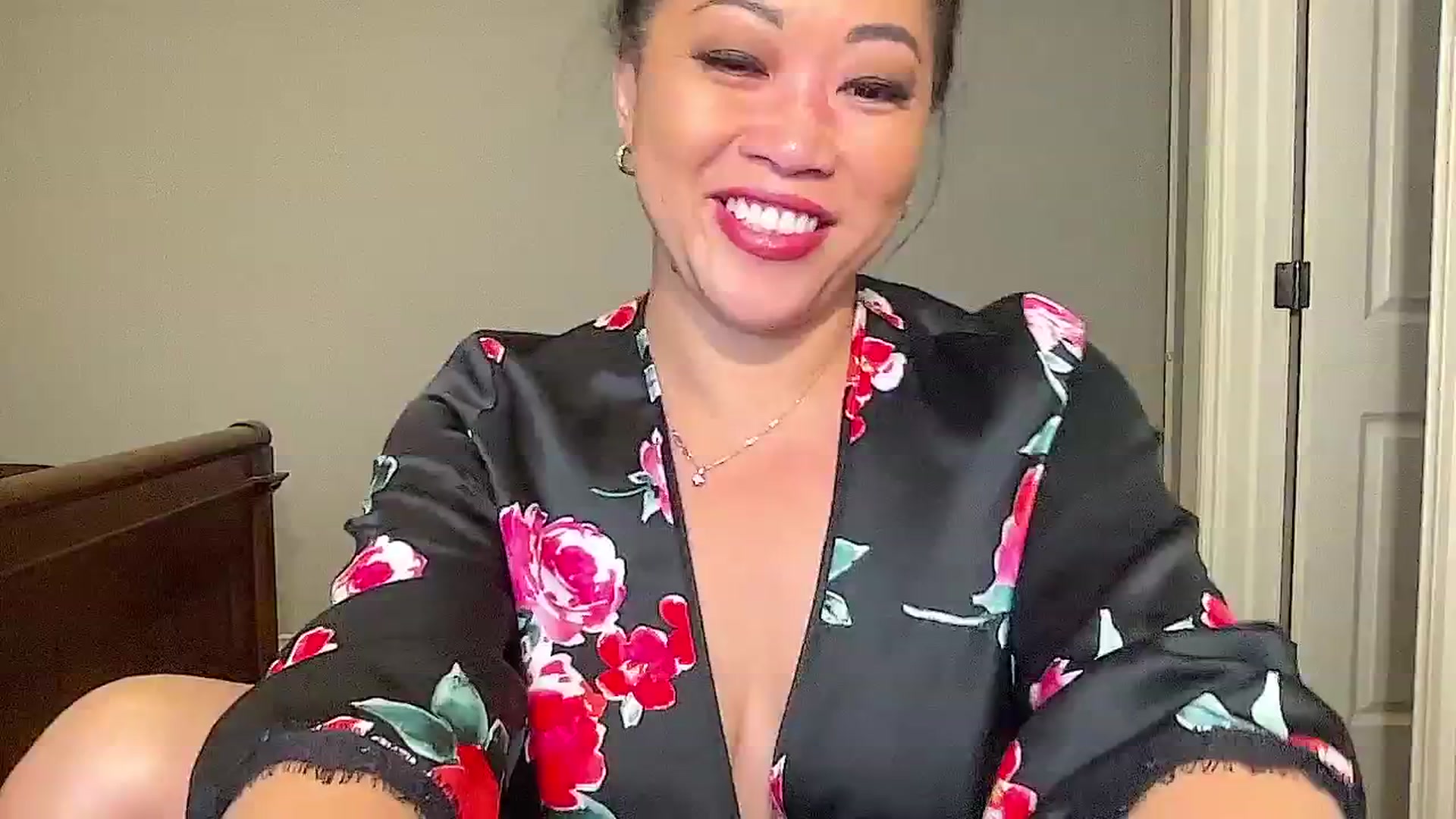Gallery image thumbnail from Jade_Lee's myfreecams stream on, 10/17/2024, 02:10 image 4 of 20