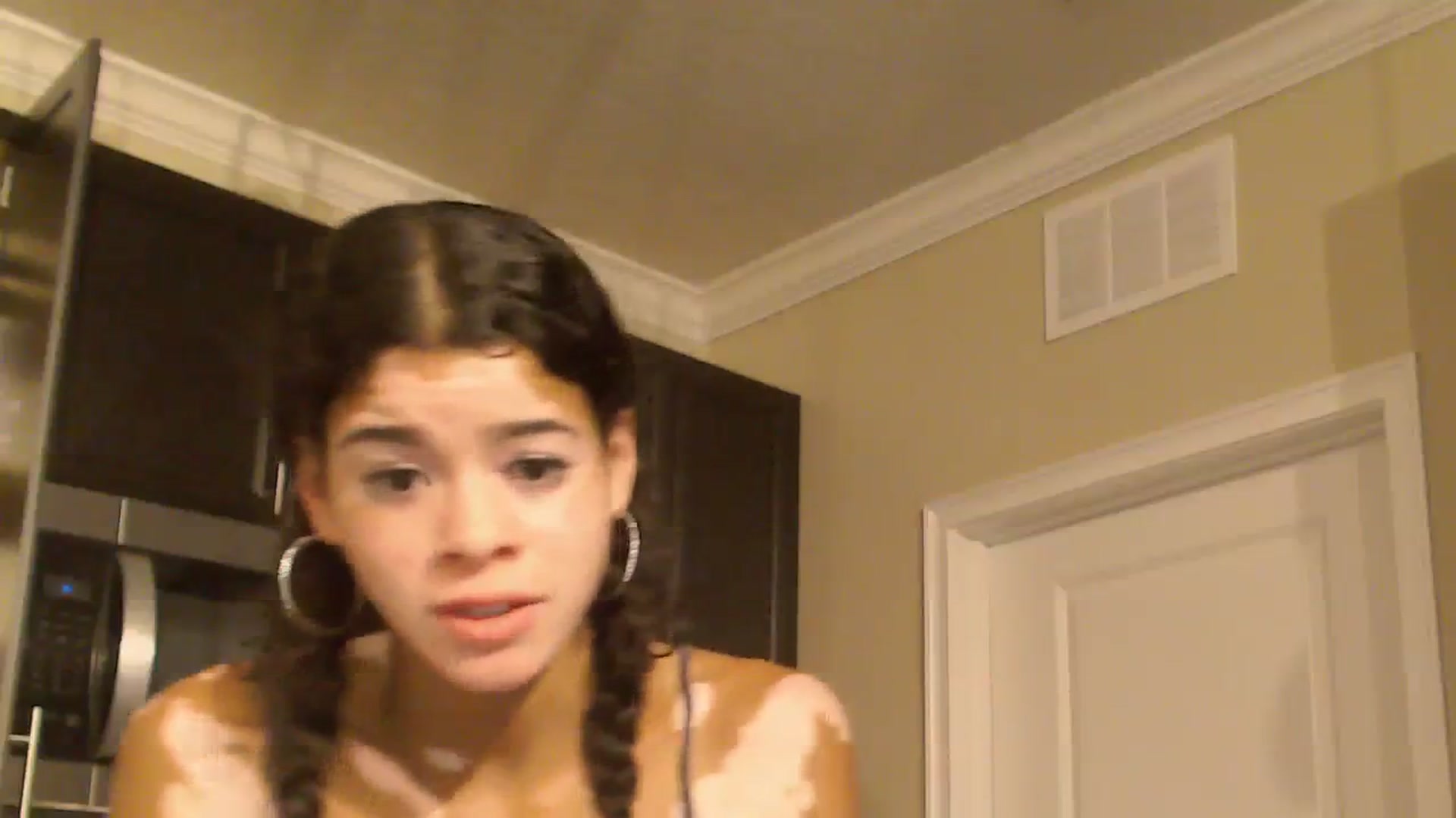 Gallery image thumbnail from Jade_Luv7's myfreecams stream on, 07/23/2023, 24:32 image 7 of 20