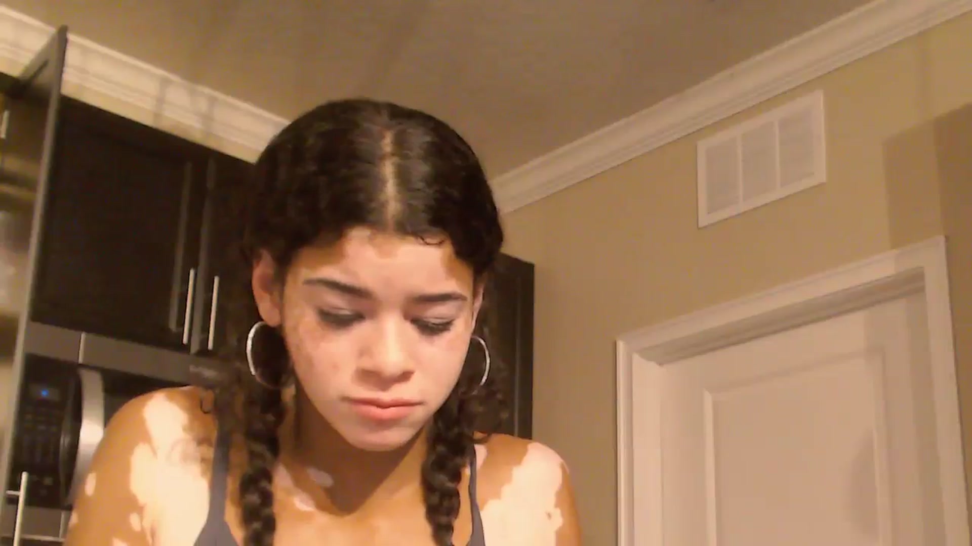 Gallery image thumbnail from Jade_Luv7's myfreecams stream on, 07/23/2023, 24:32 image 8 of 20